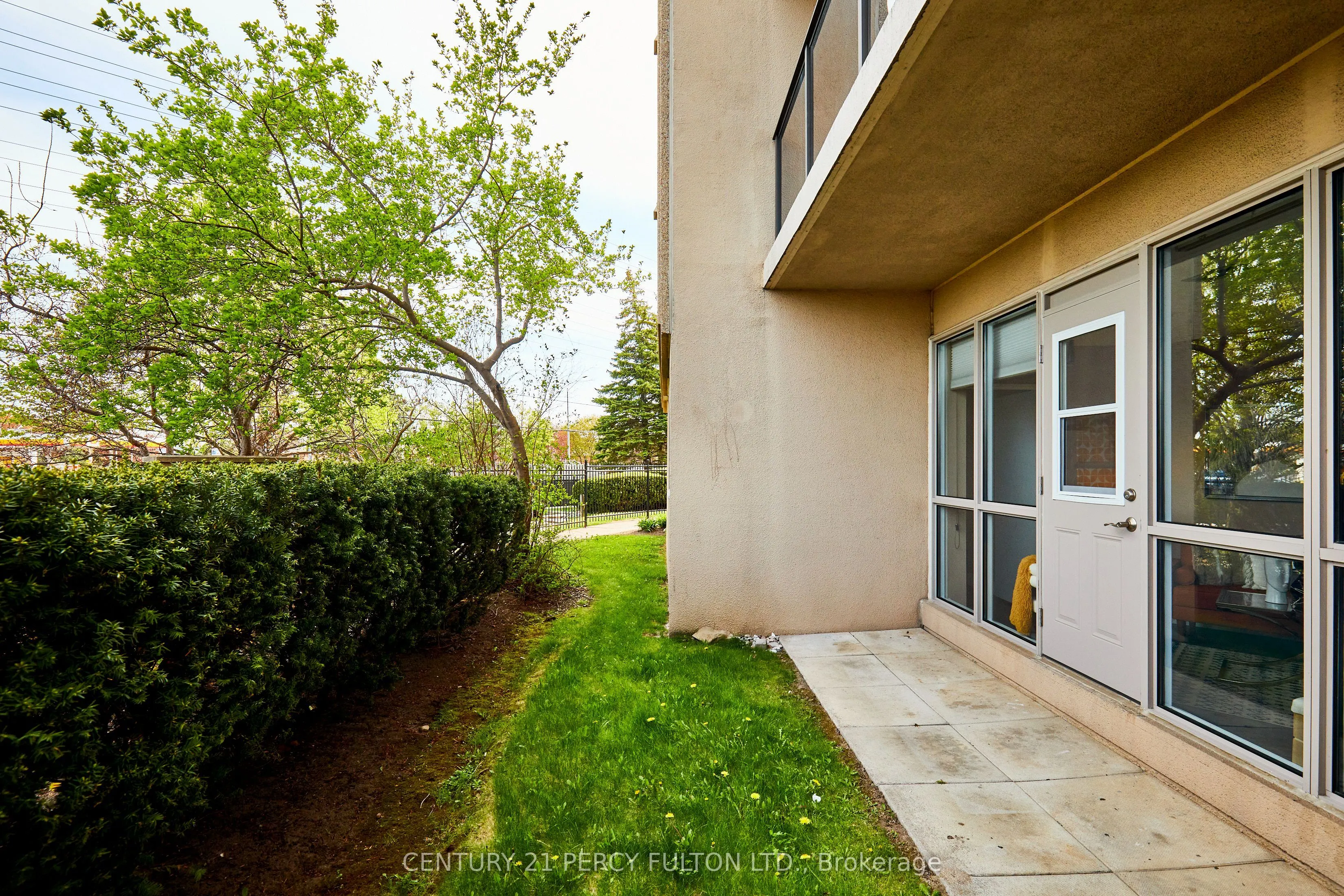2 Westney Road N, #102