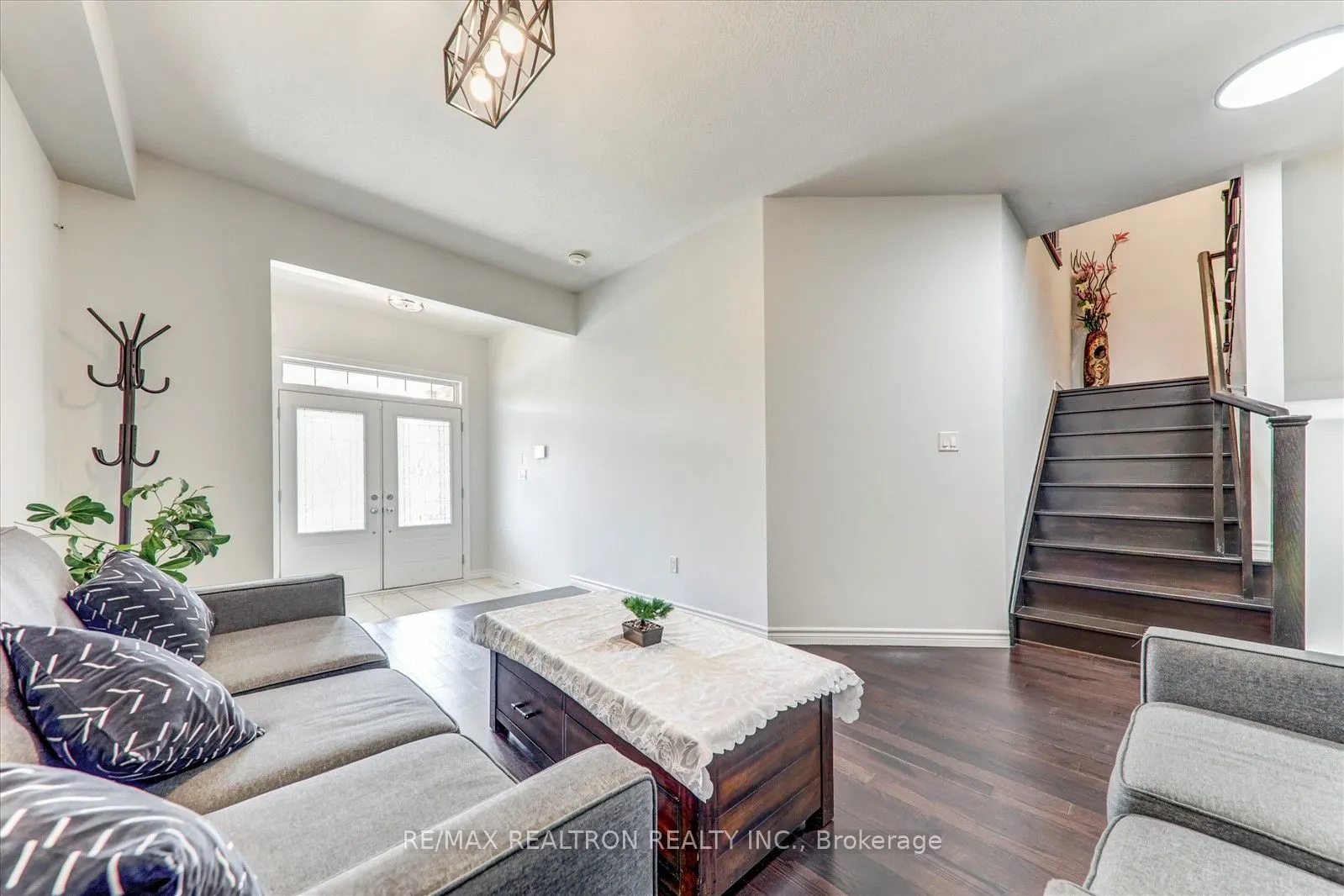 112 Fred Jackman Avenue