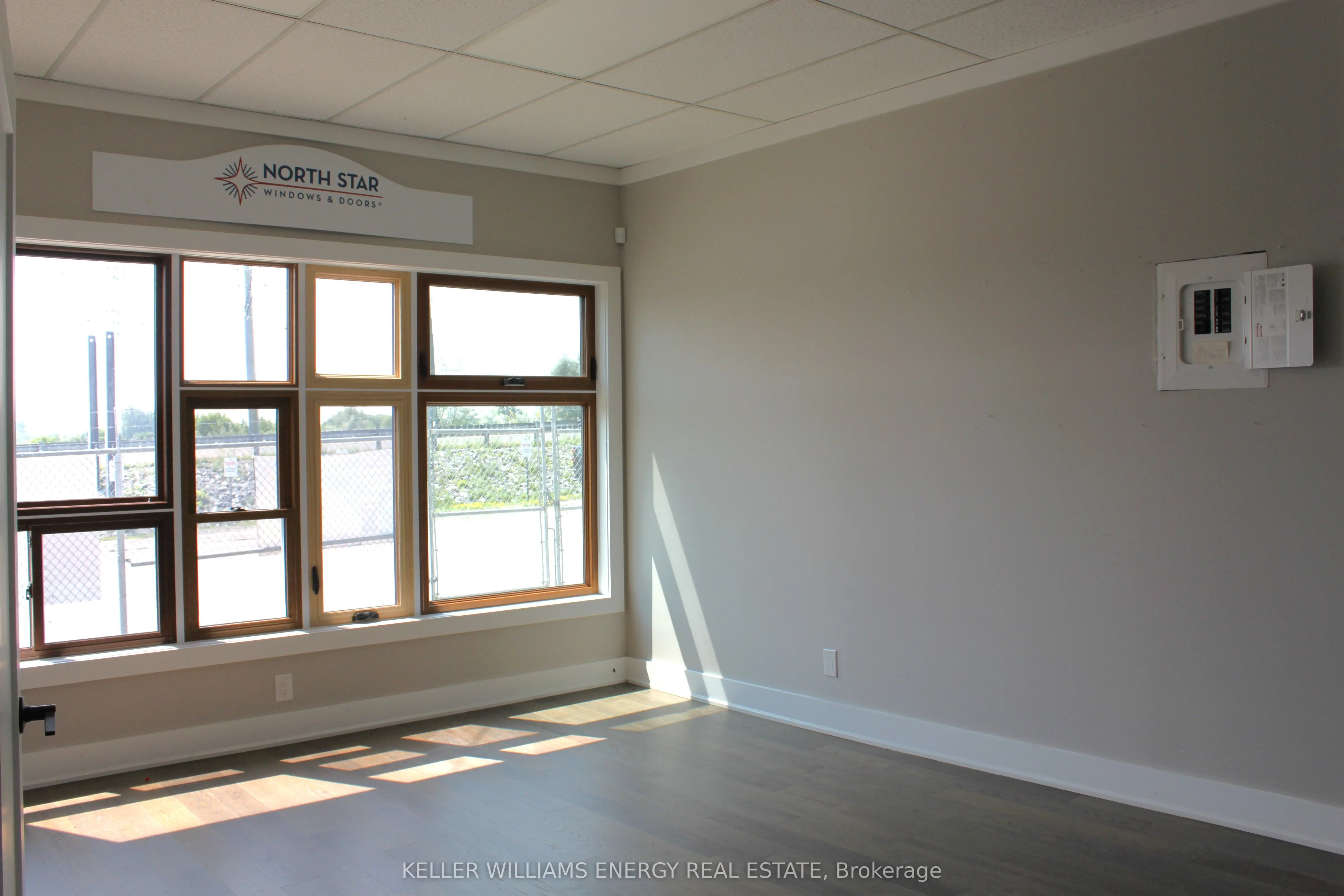 5515 Thickson Road N, #4