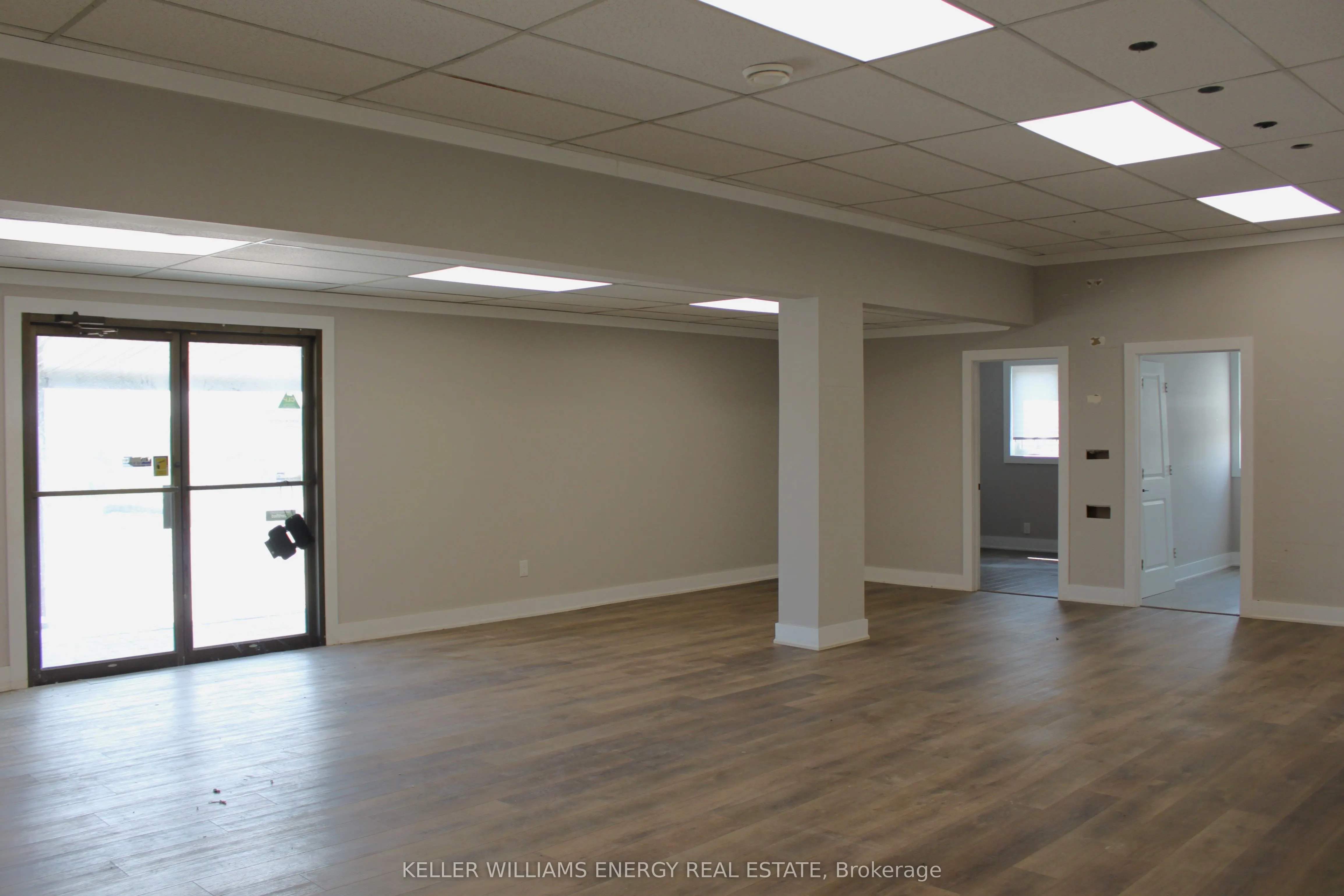 5515 Thickson Road N, #4