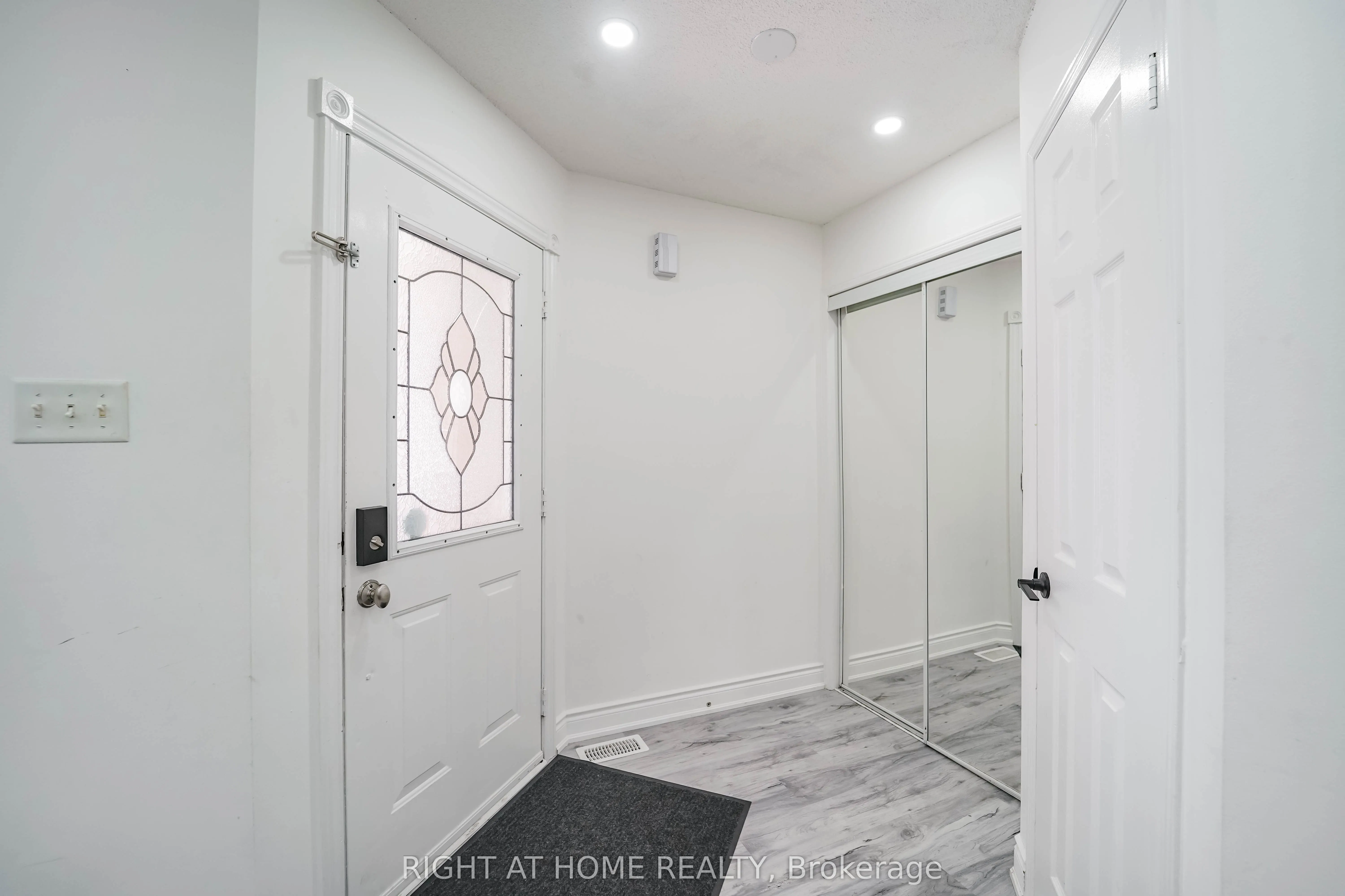 211 Andona Crescent, #Main Floor