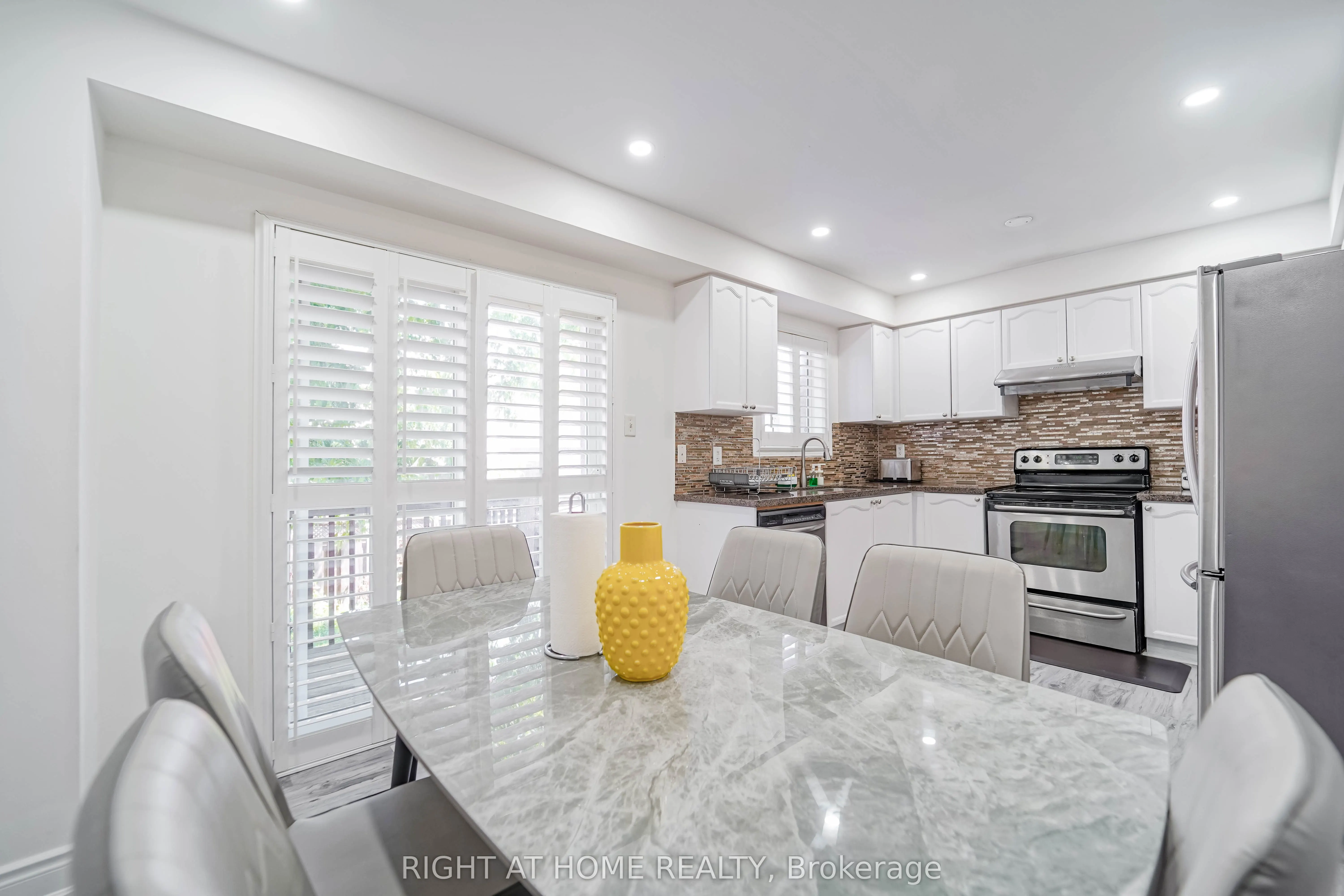 211 Andona Crescent, #Main Floor