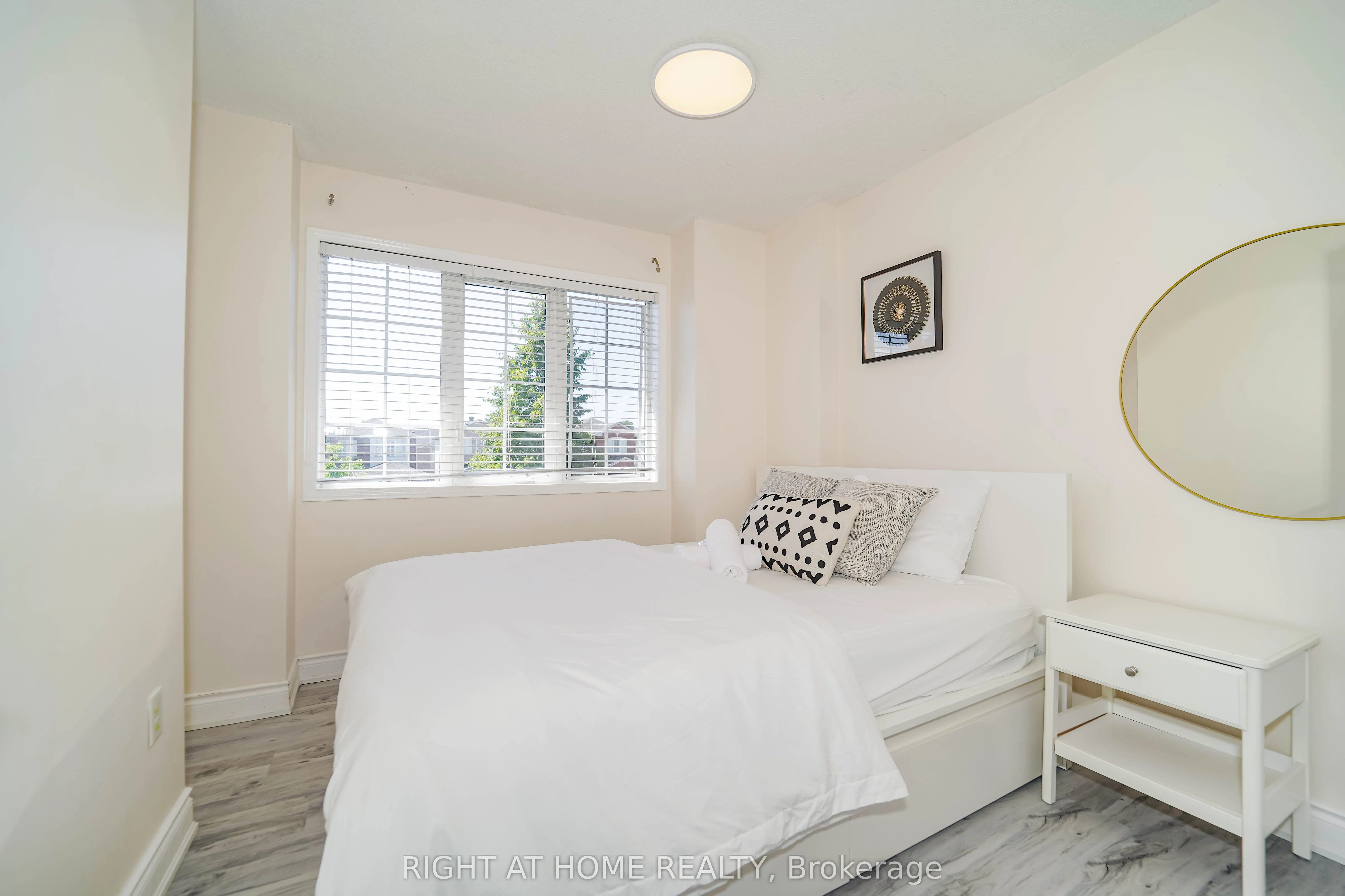 211 Andona Crescent, #Main Floor