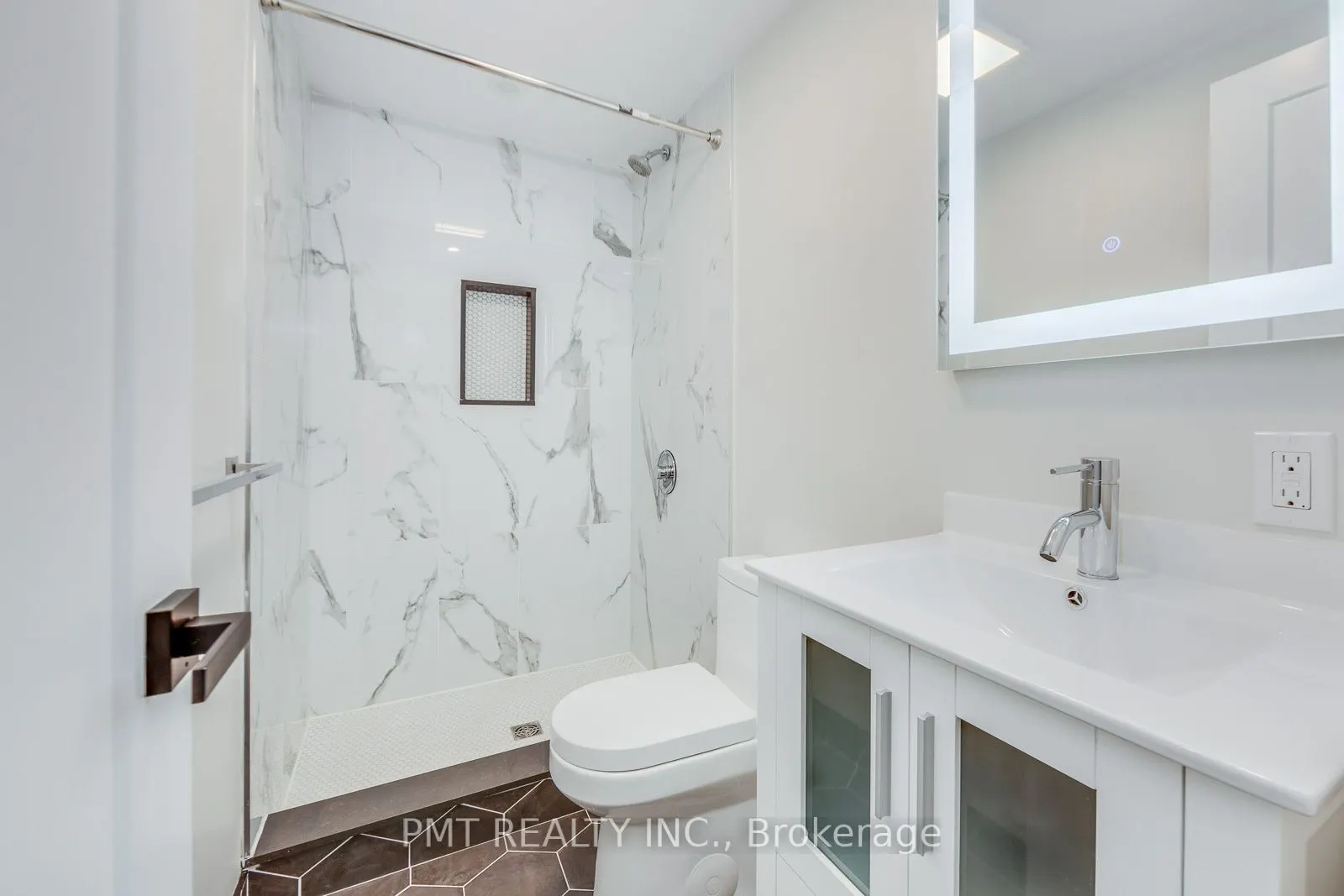 17 Lockwood Road, #C
