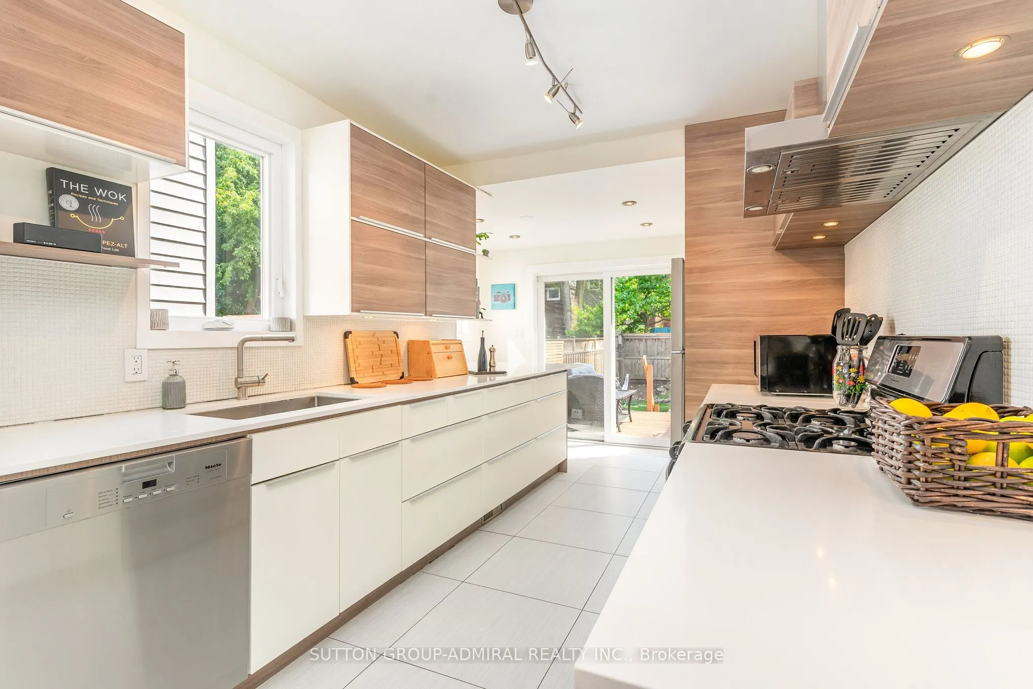85 Newmarket Avenue