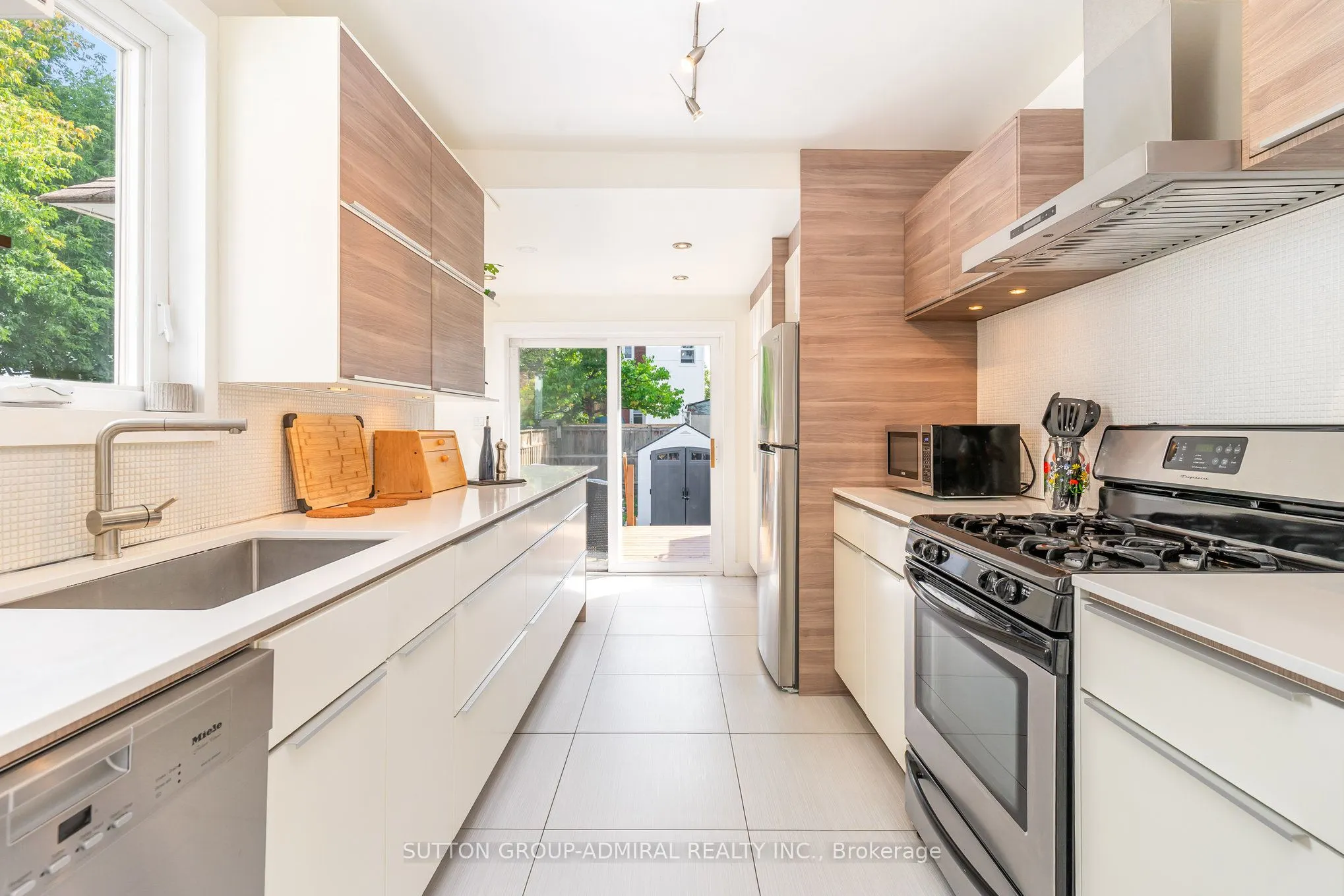 85 Newmarket Avenue