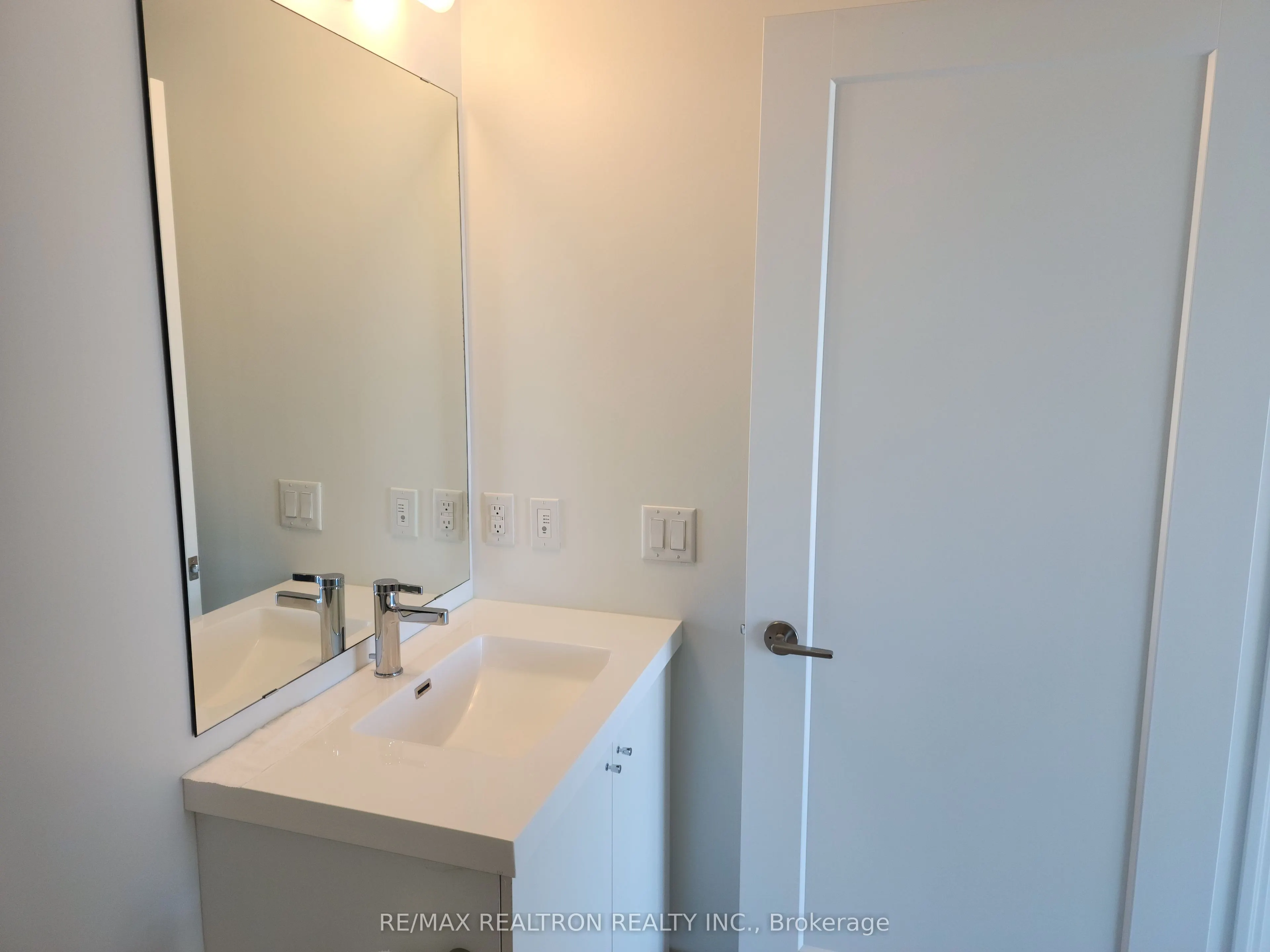 2545 Simcoe Street N, #734