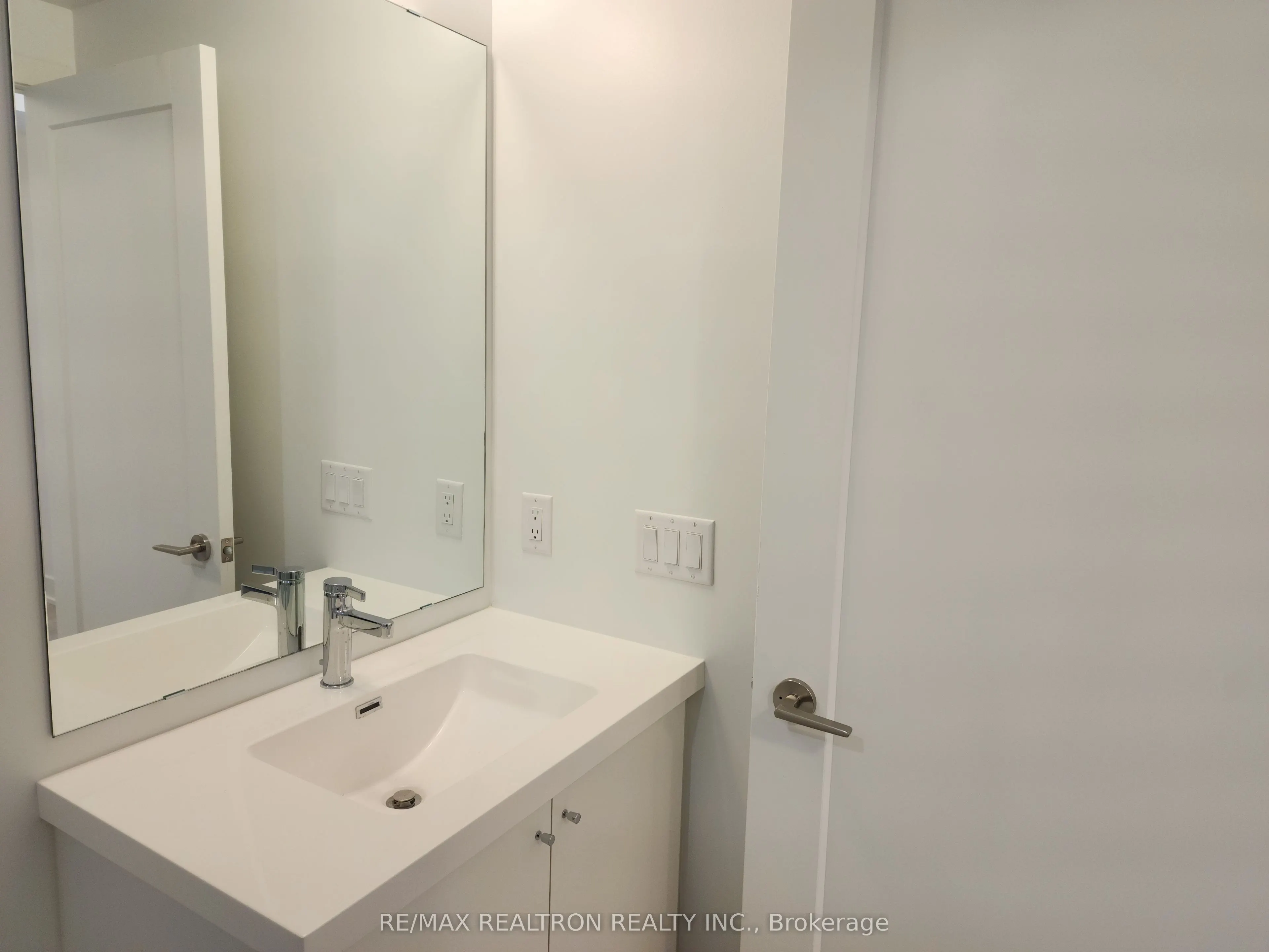 2545 Simcoe Street N, #734