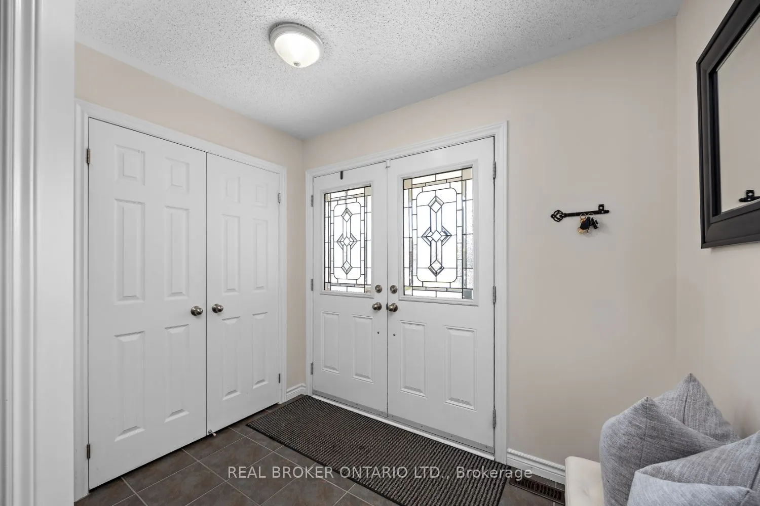 615 Oxbow Crescent