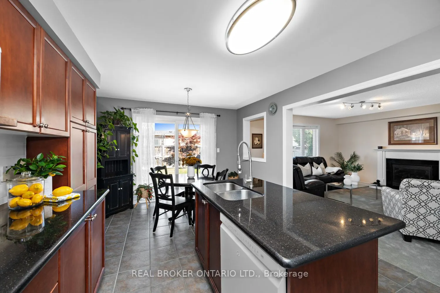 615 Oxbow Crescent