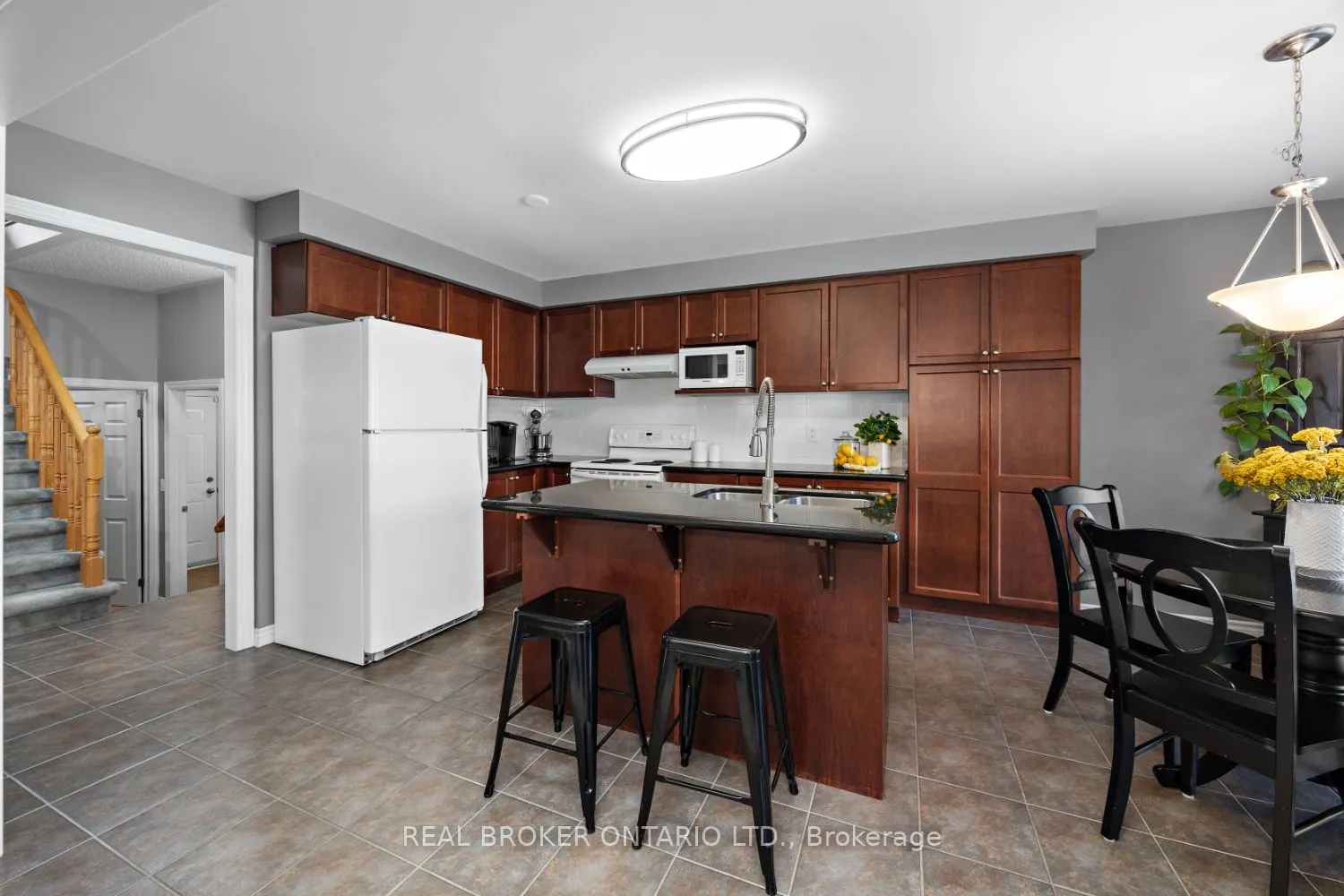 615 Oxbow Crescent
