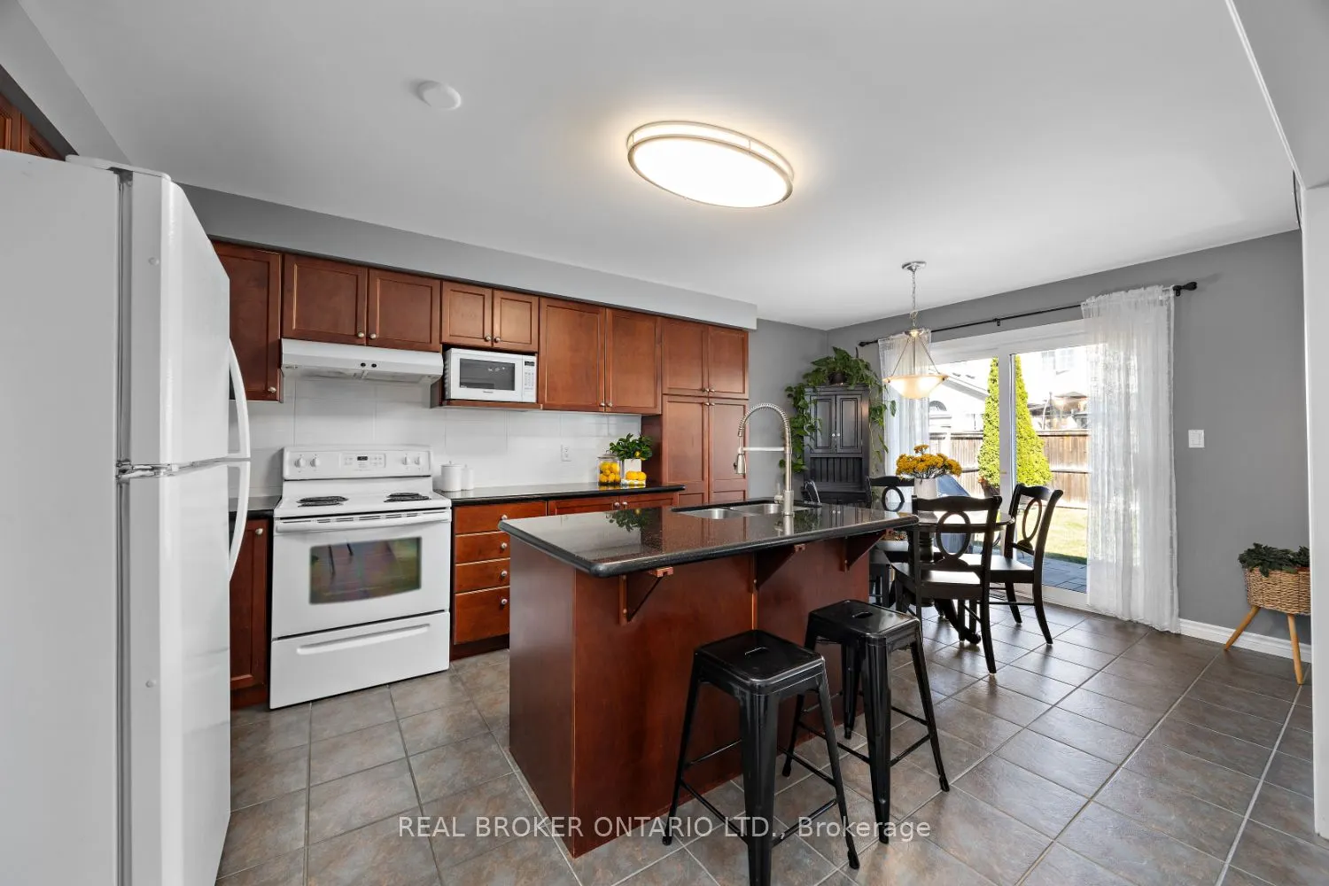 615 Oxbow Crescent