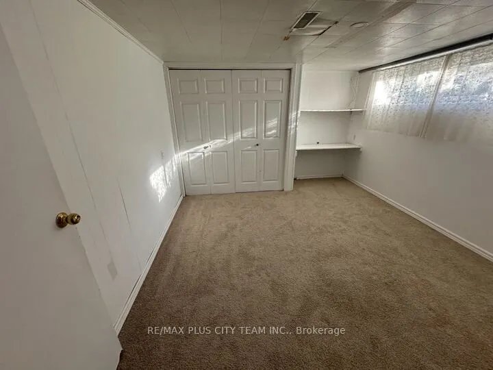 33 Windsor Drive, #Basement