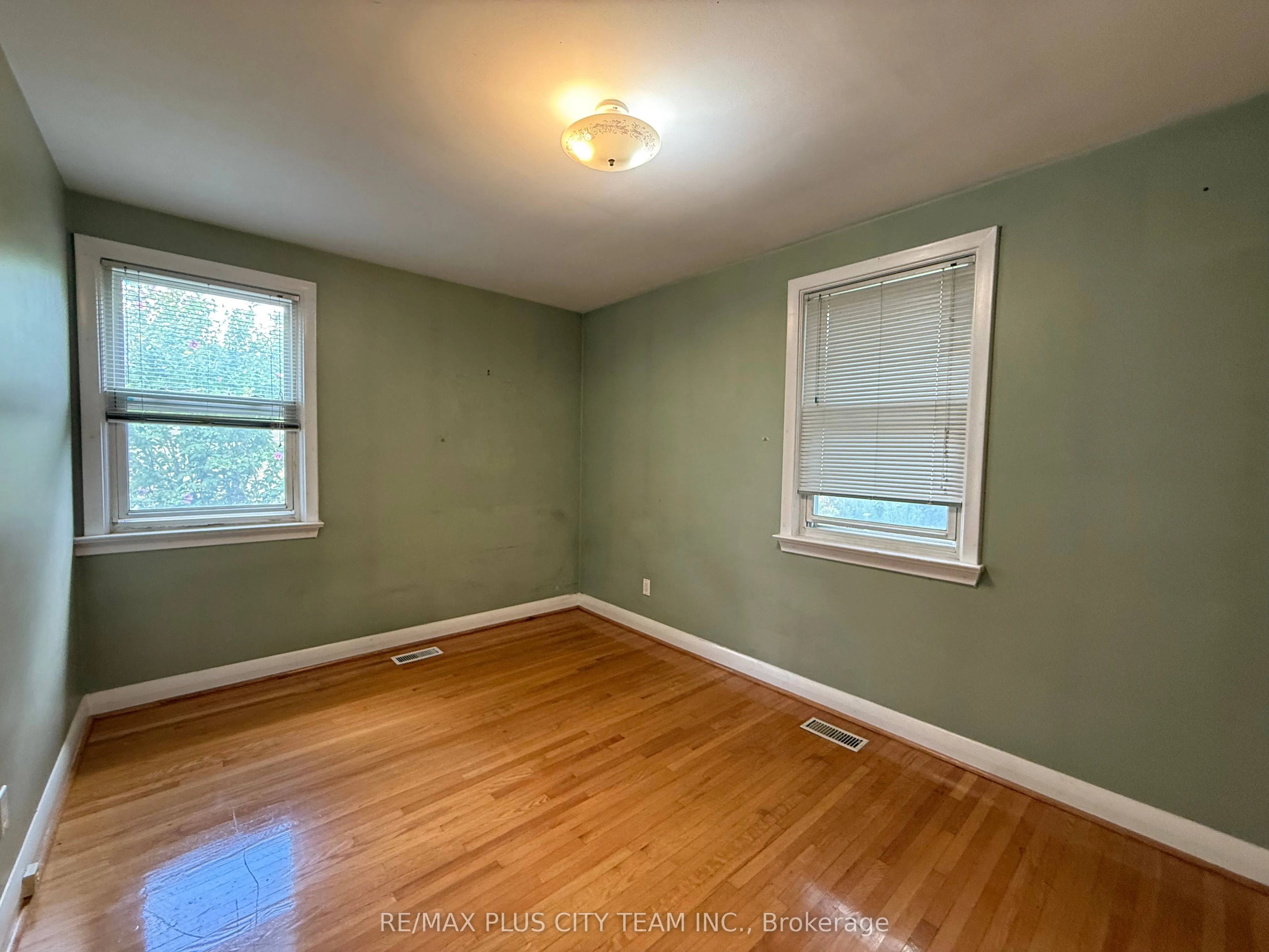 33 Windsor Drive, #Main