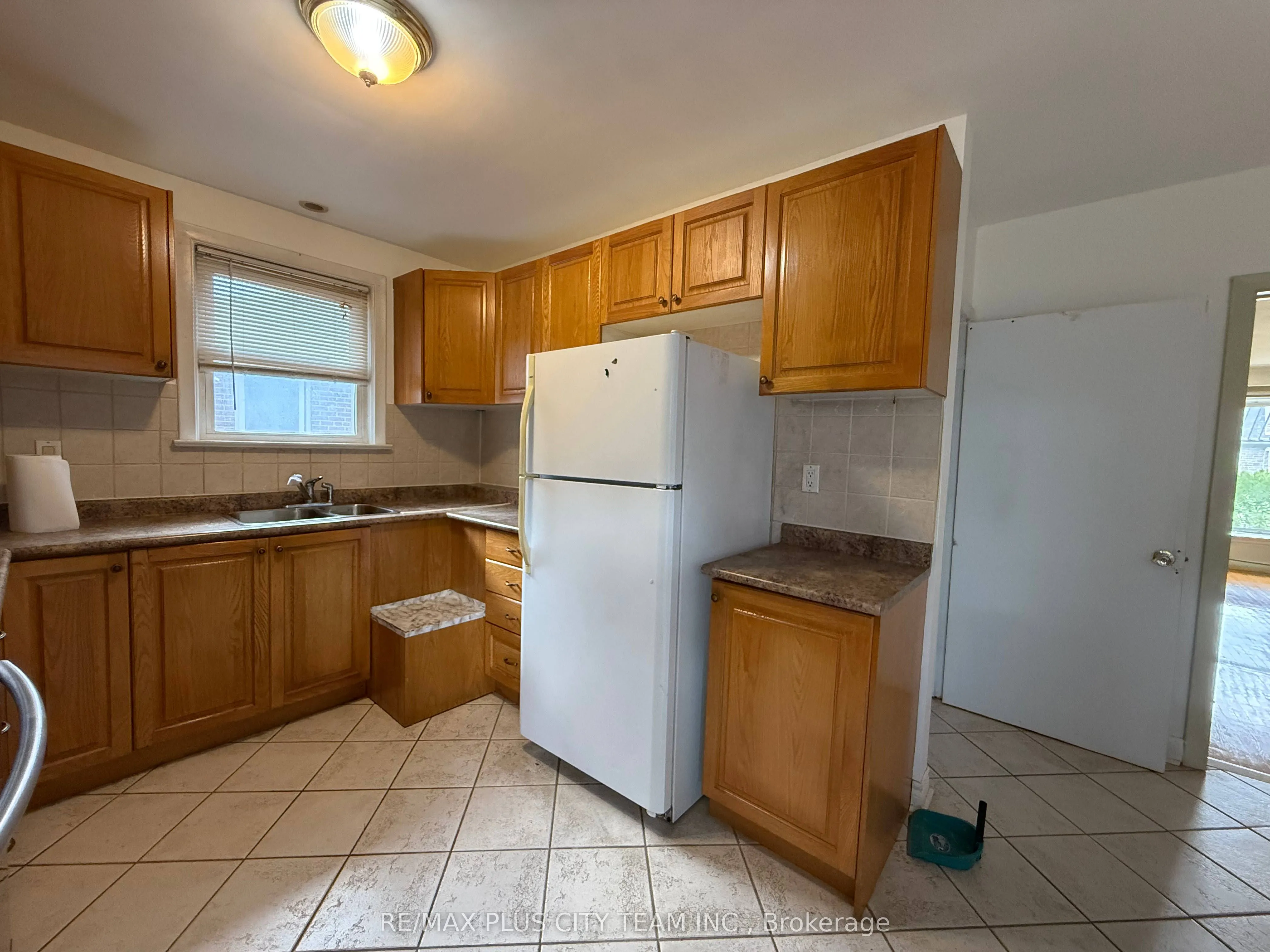 33 Windsor Drive, #Main