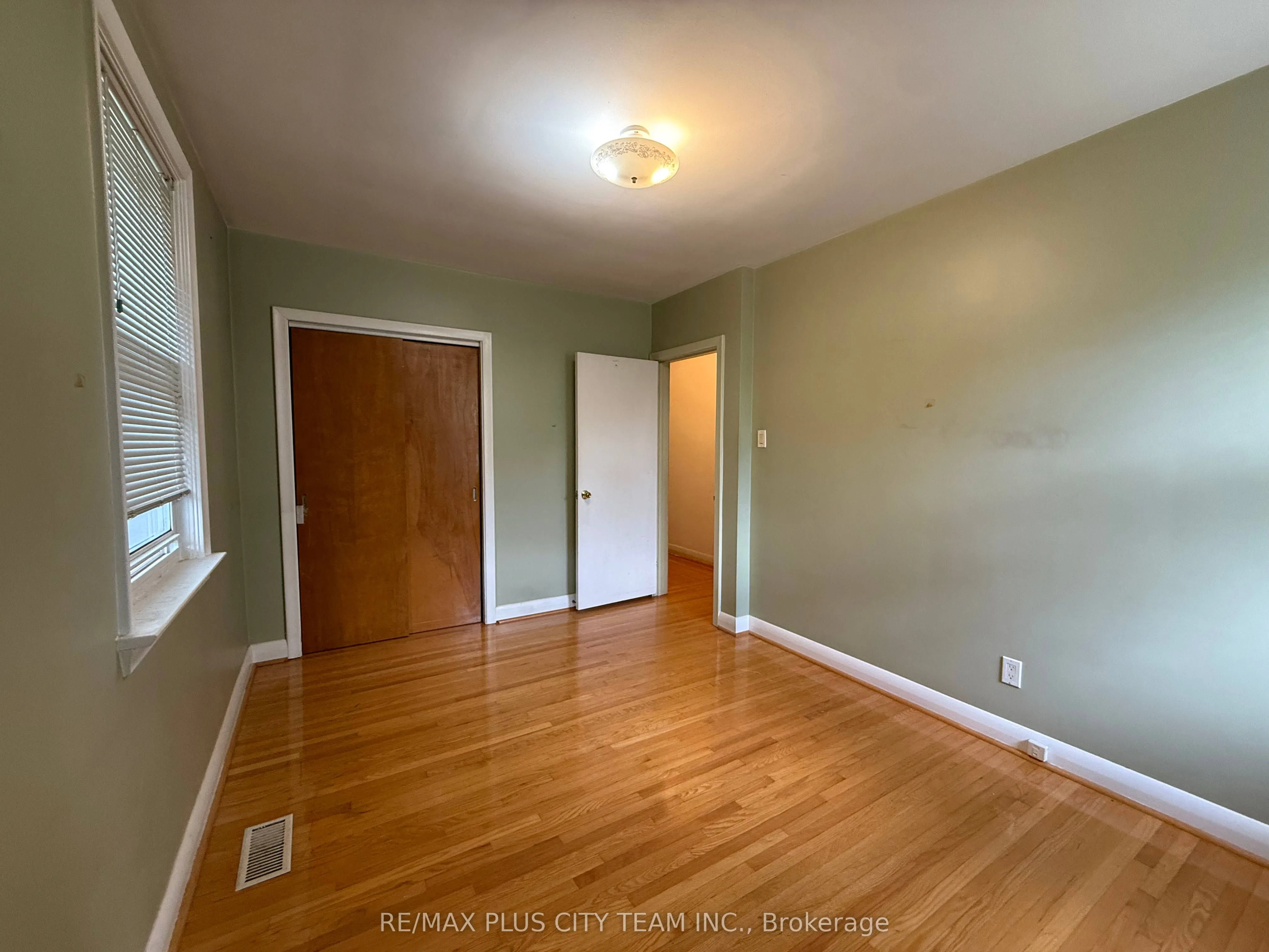 33 Windsor Drive, #Main