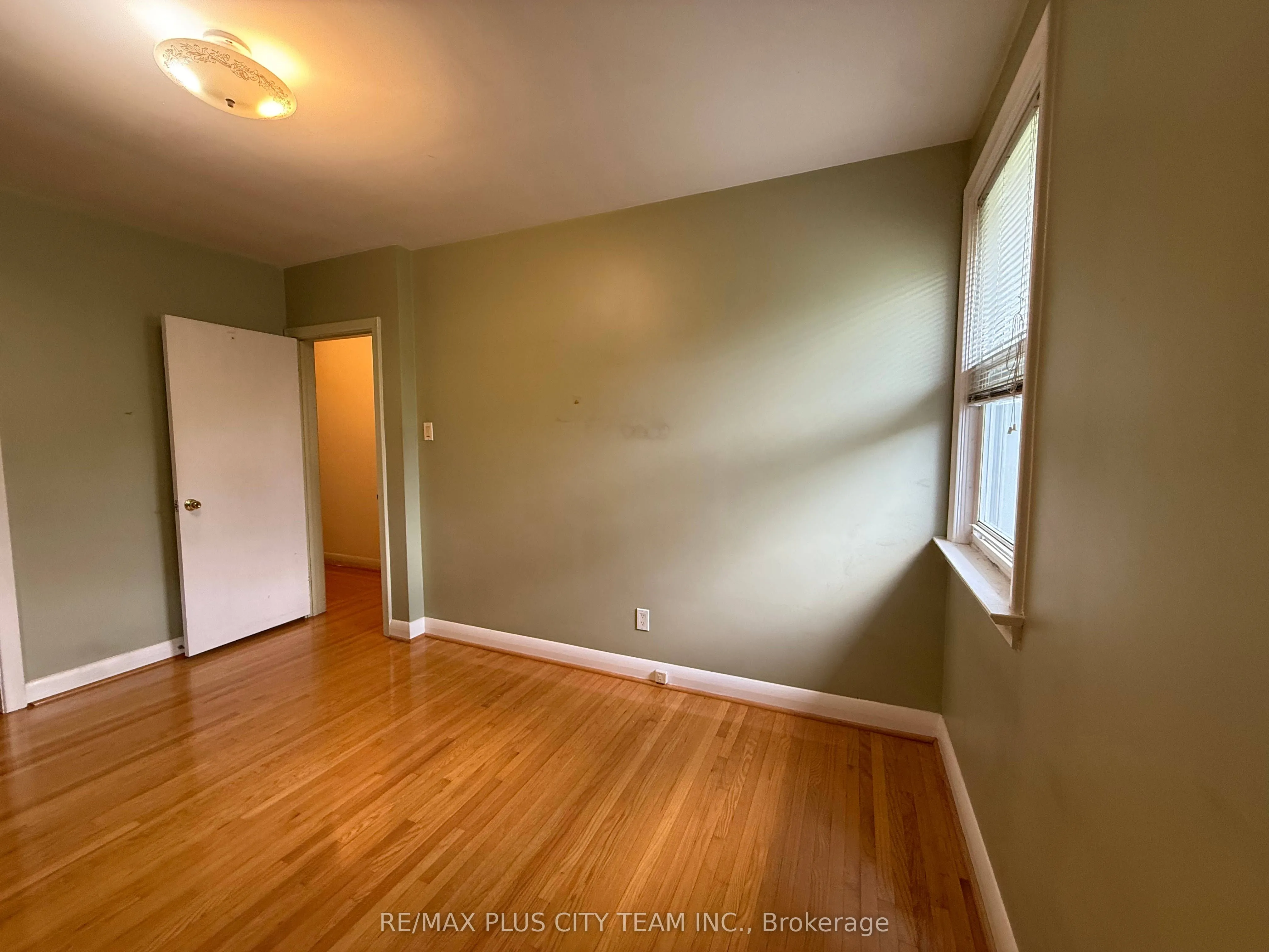 33 Windsor Drive, #Main