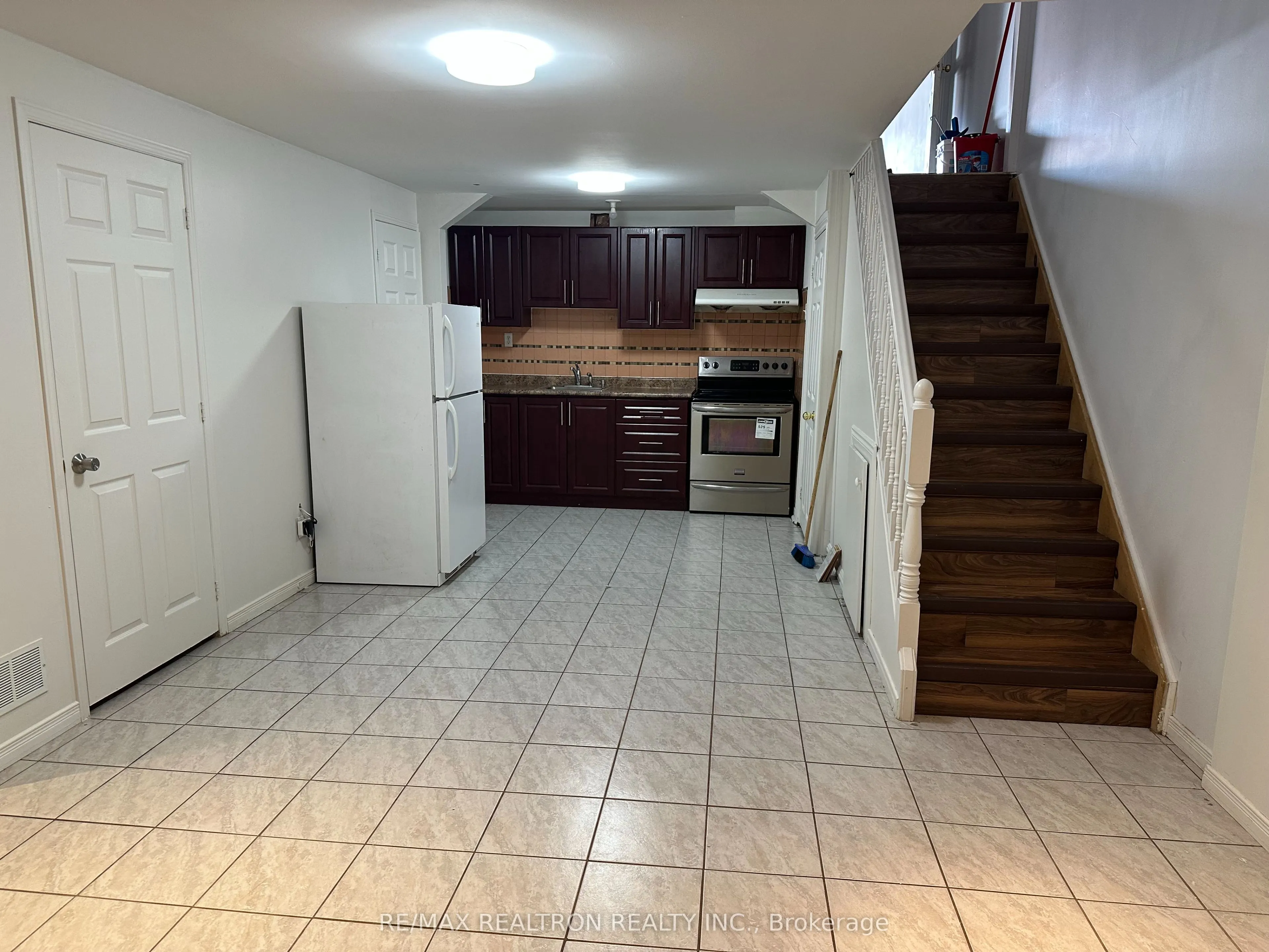 84 Carrera Boulevard, #Basement