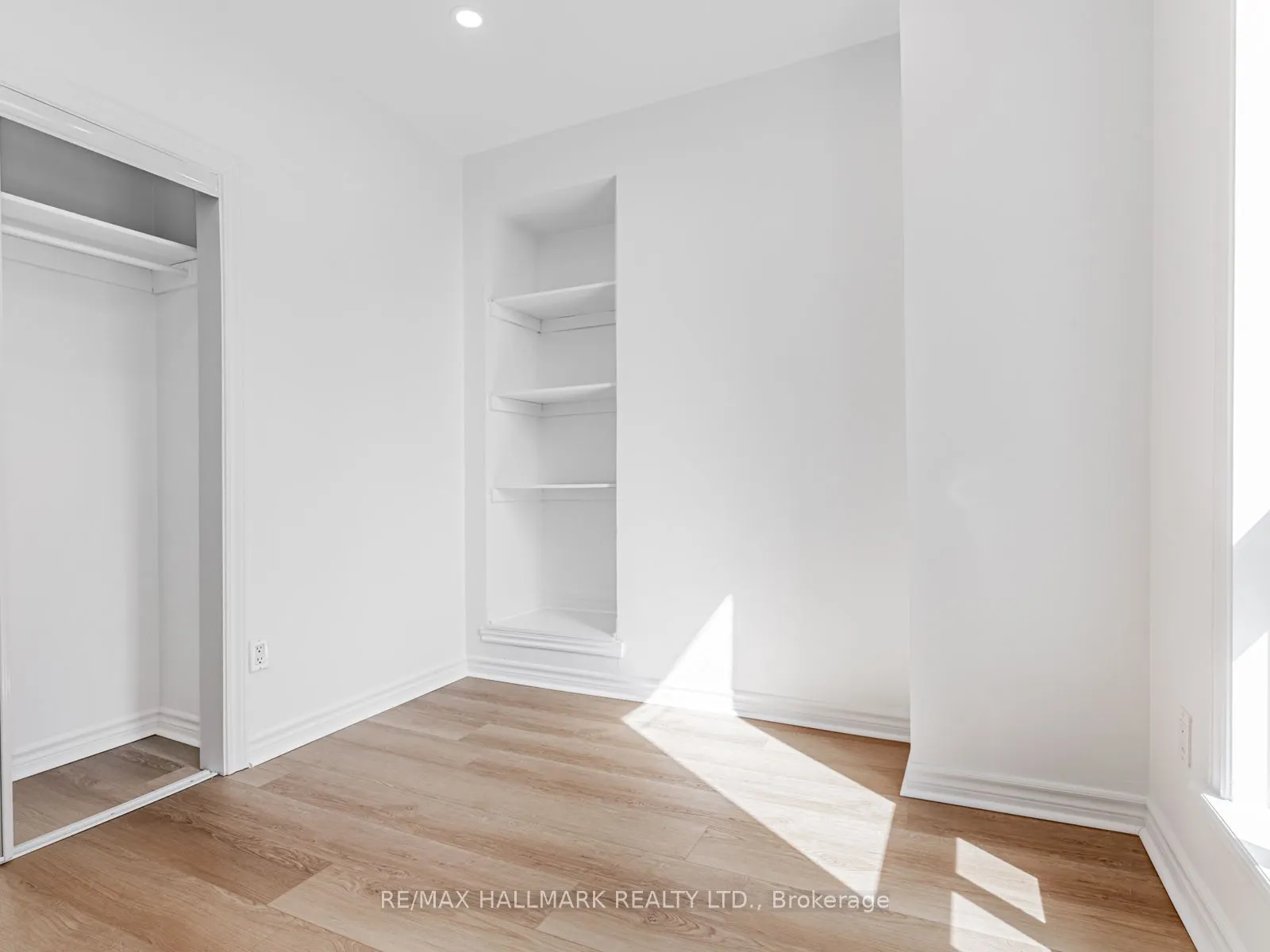 8 Redwood Avenue