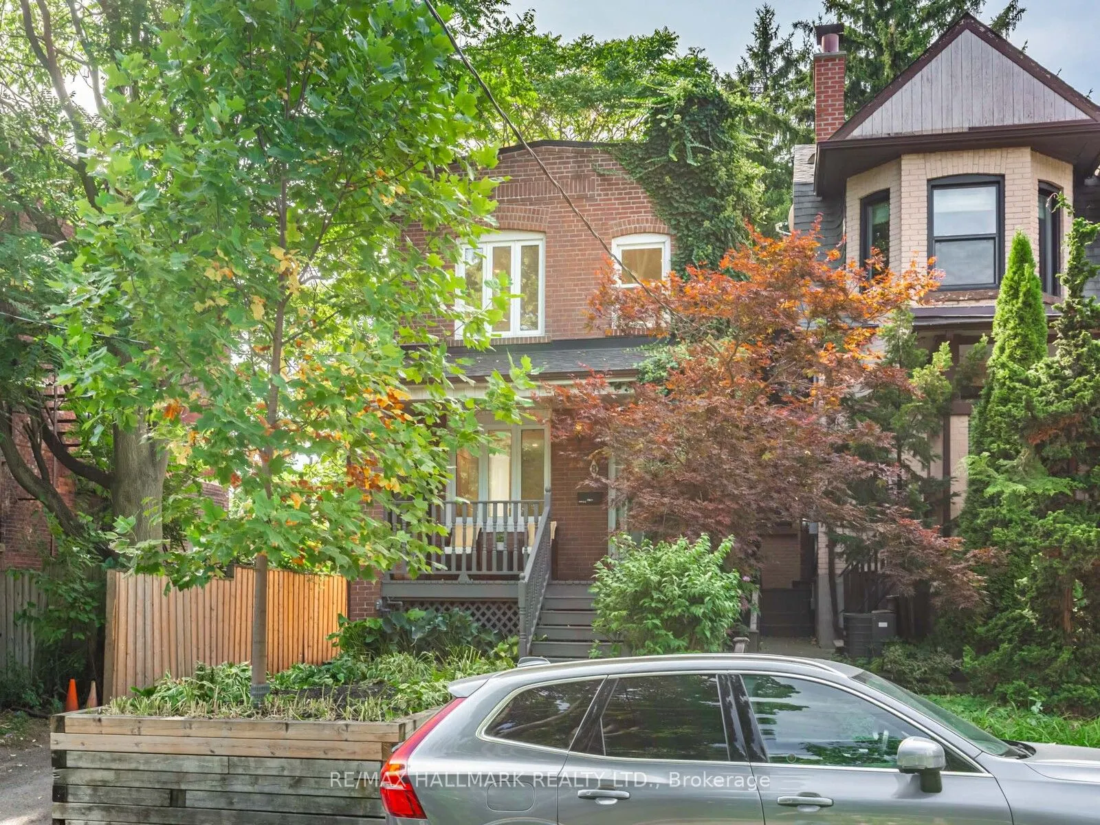8 Redwood Avenue