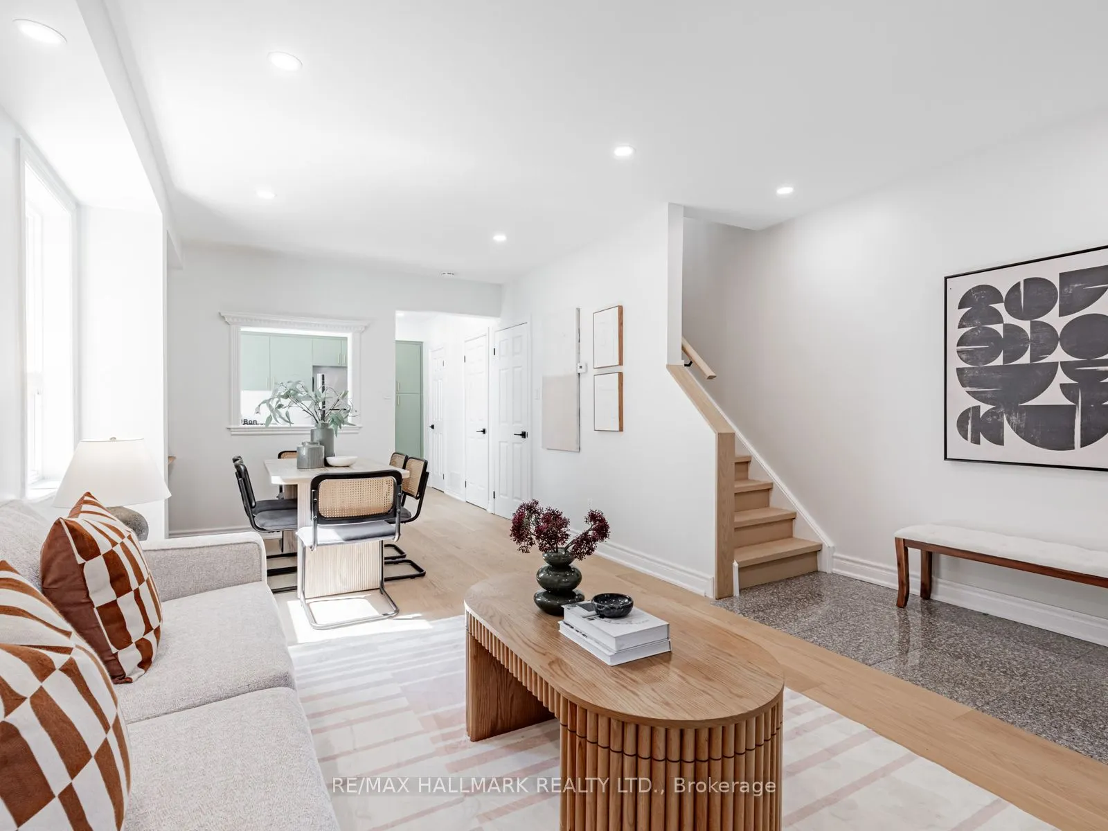 8 Redwood Avenue