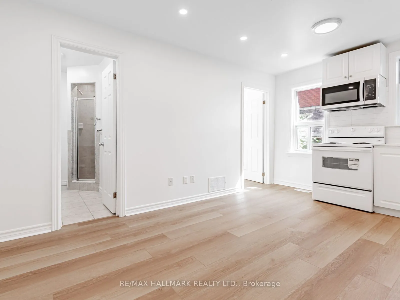 8 Redwood Avenue