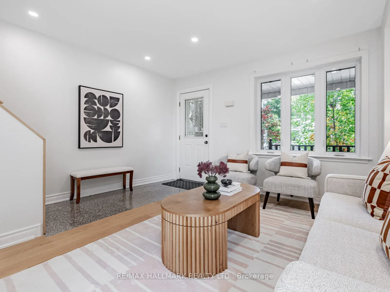 8 Redwood Avenue