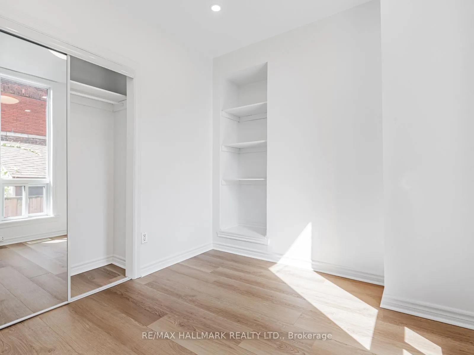 8 Redwood Avenue