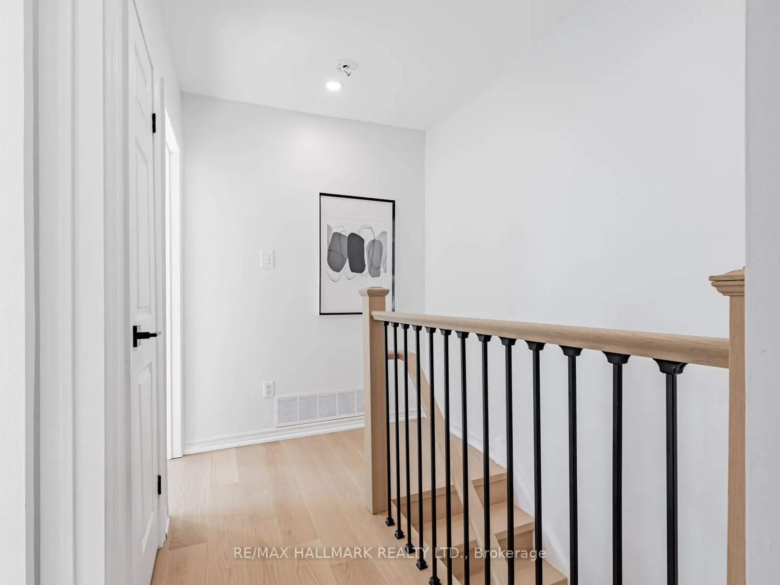 8 Redwood Avenue