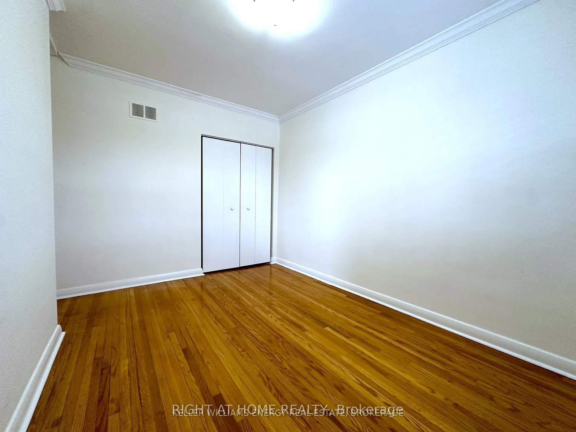 714 Dunlop Street W, #(UPPER)
