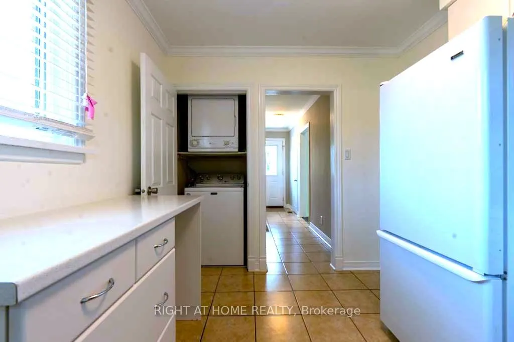 714 Dunlop Street W, #(UPPER)