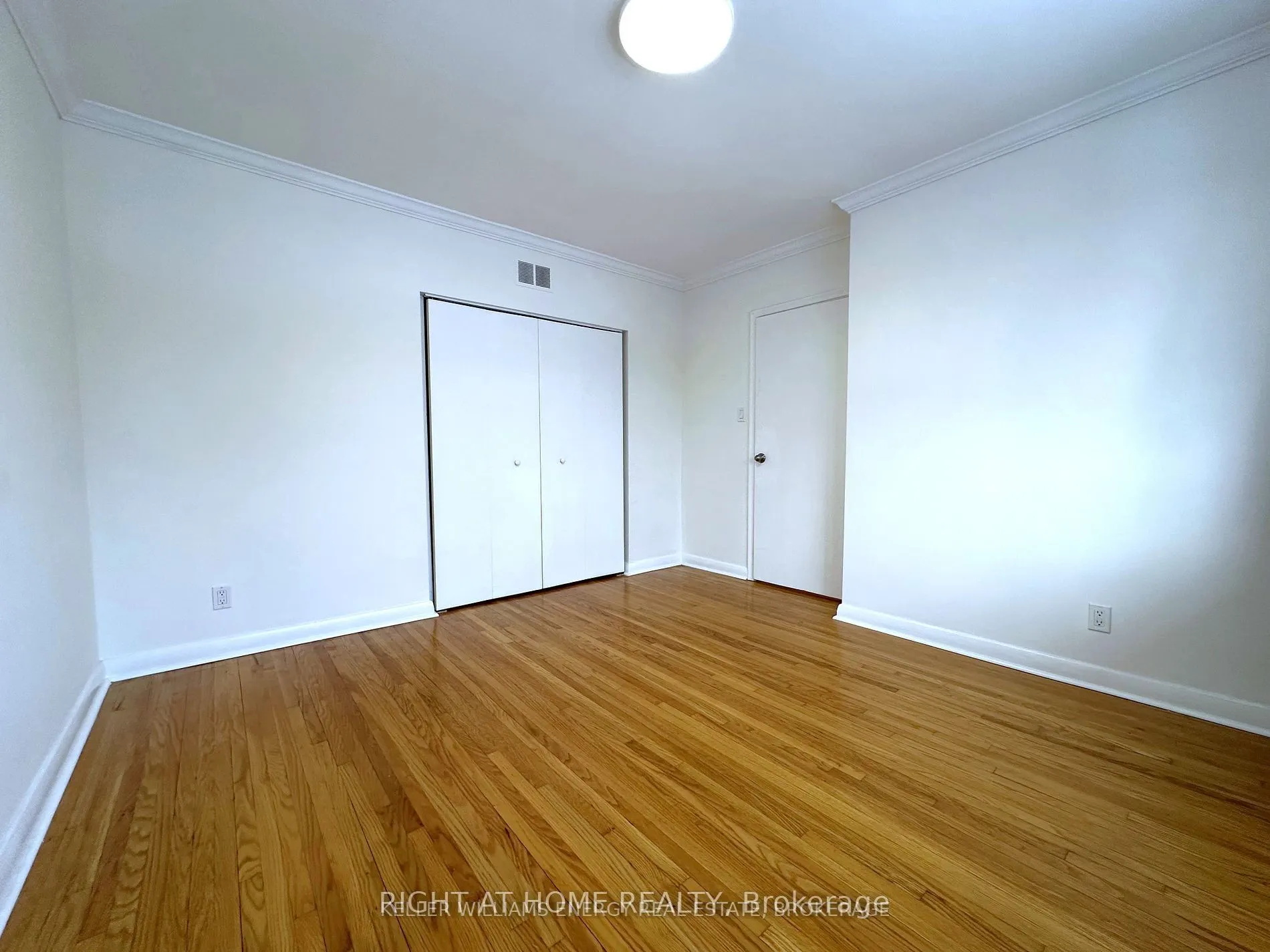 714 Dunlop Street W, #(UPPER)