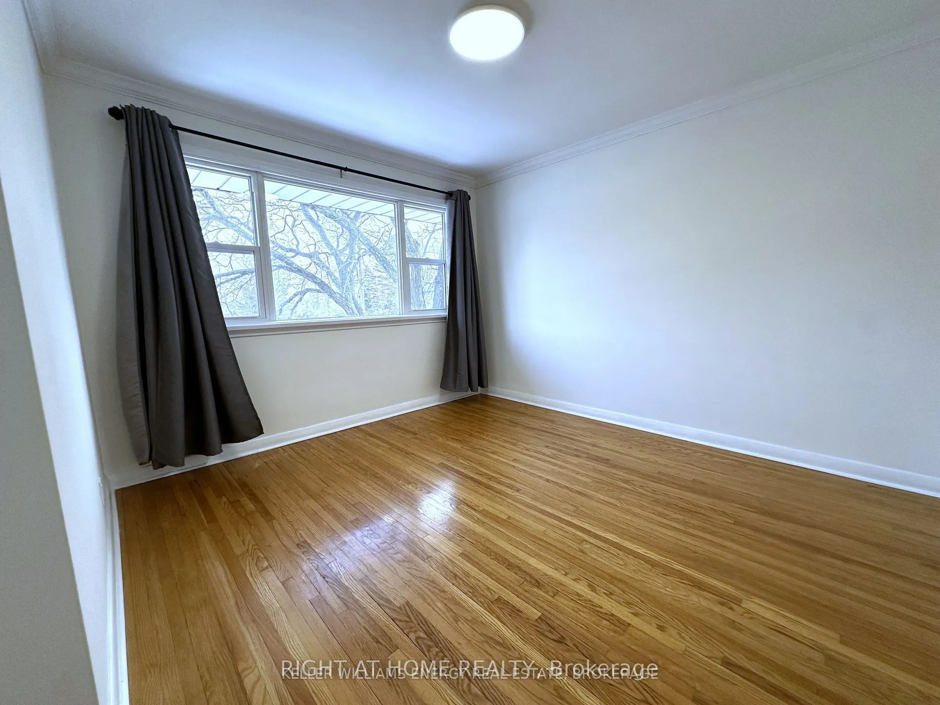 714 Dunlop Street W, #(UPPER)