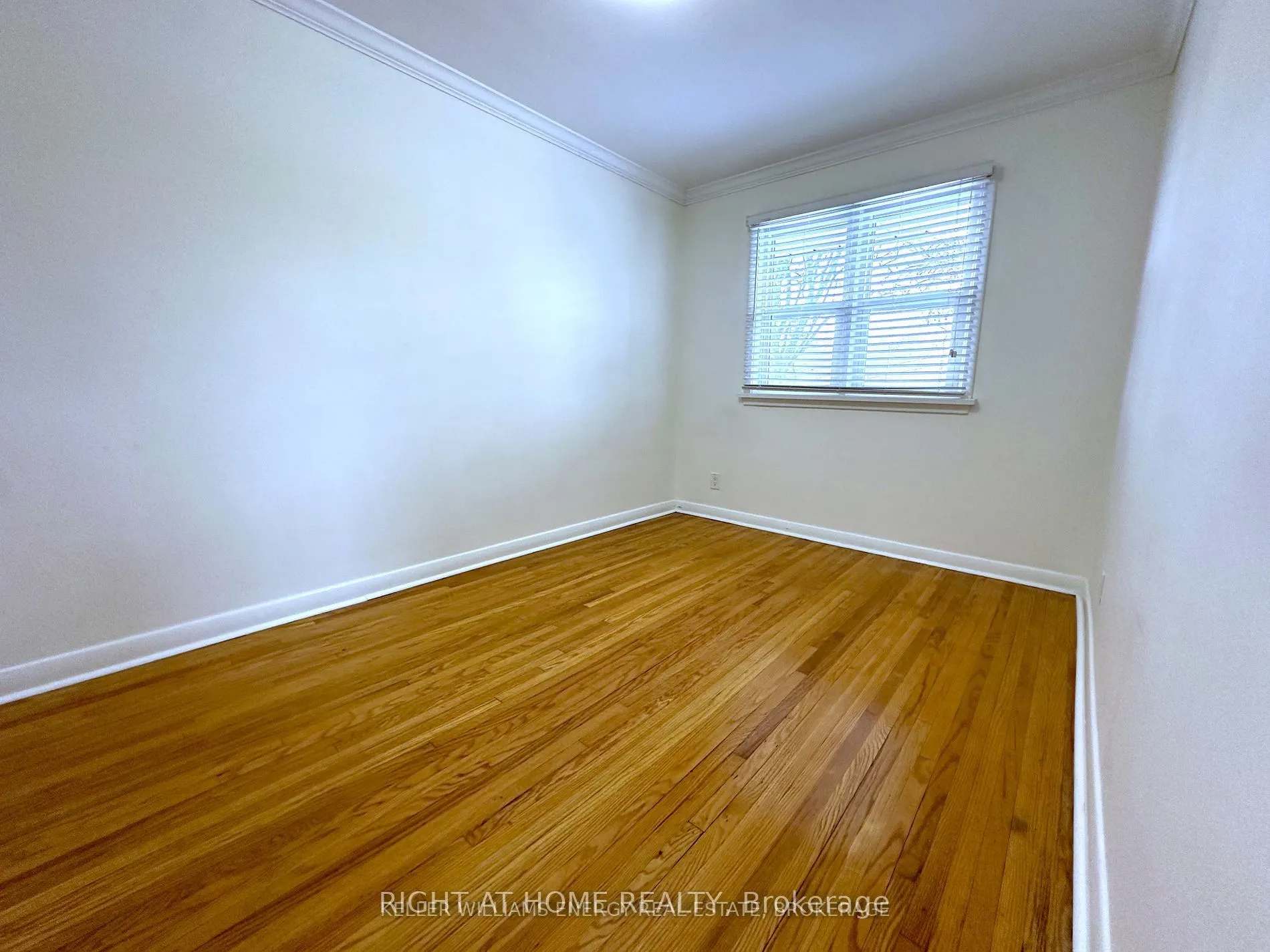 714 Dunlop Street W, #(UPPER)