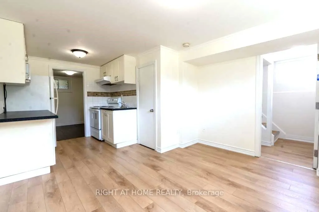 714 Dunlop Street W, #(UPPER)