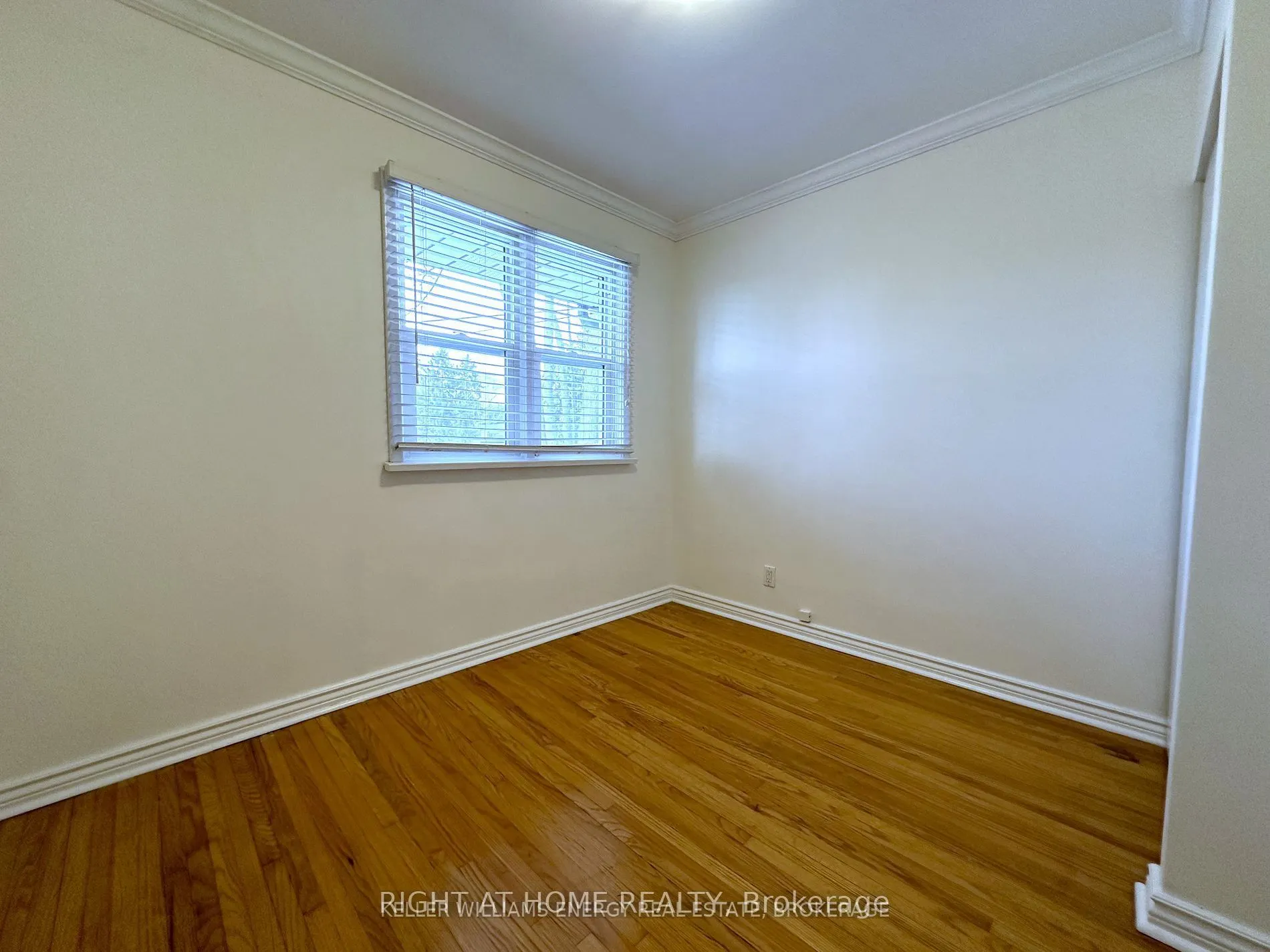 714 Dunlop Street W, #(UPPER)