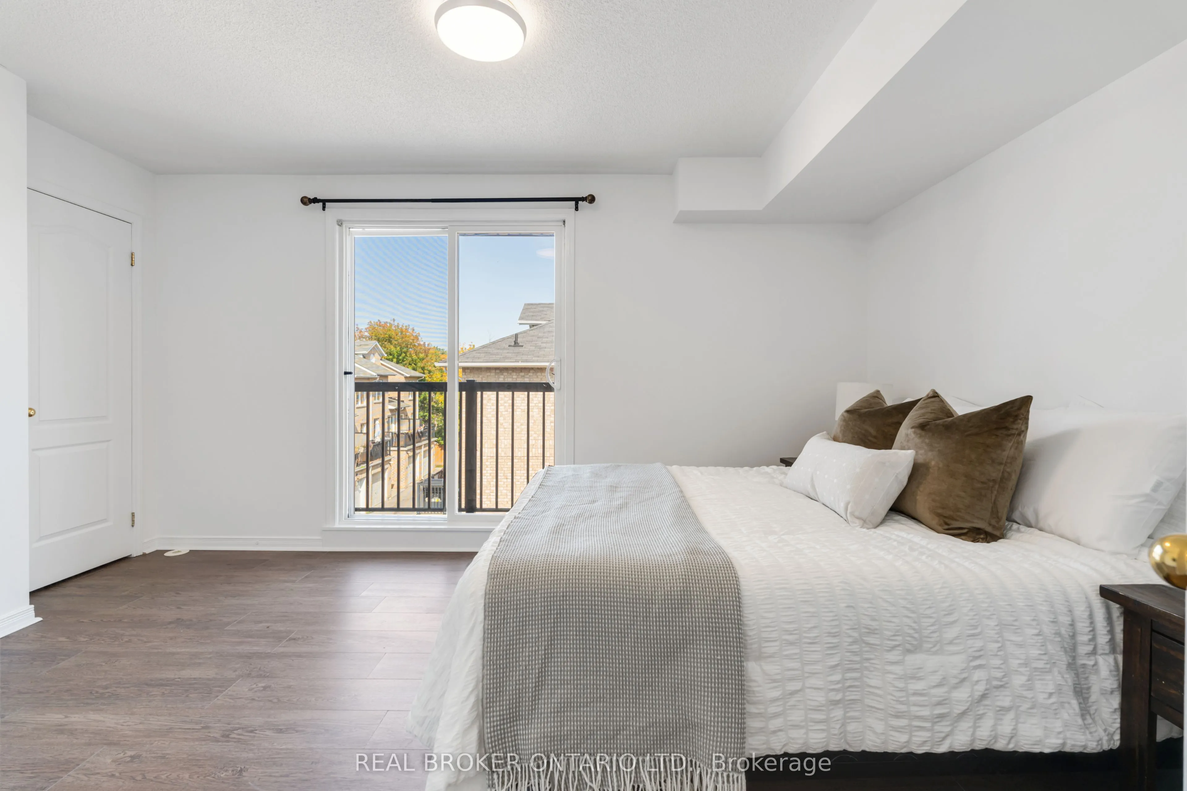 35 Strangford Lane, #301