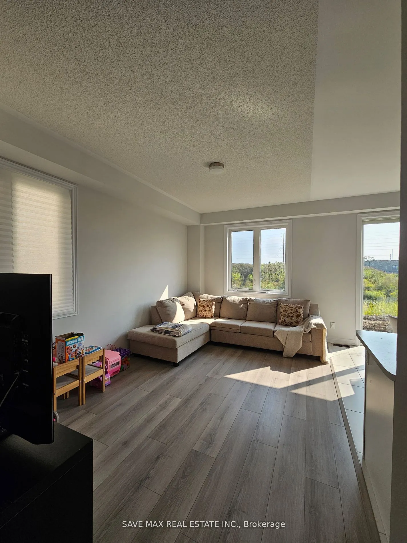 1084 Lockie Drive