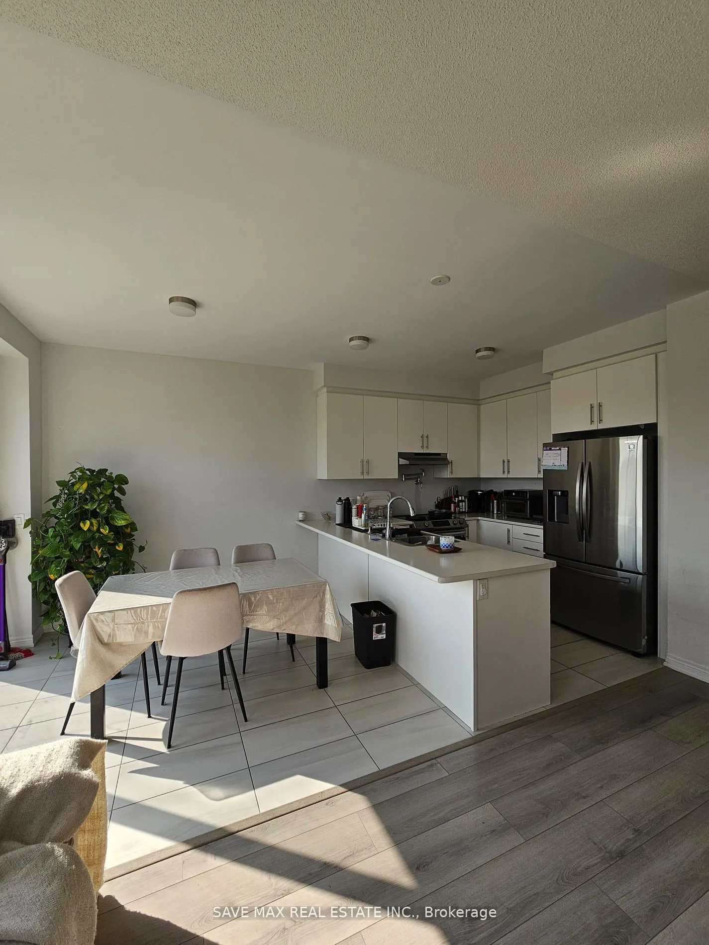 1084 Lockie Drive