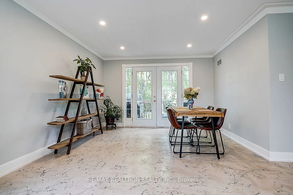 904 Parklane Avenue
