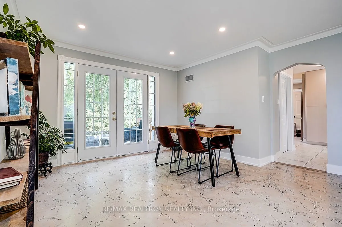 904 Parklane Avenue
