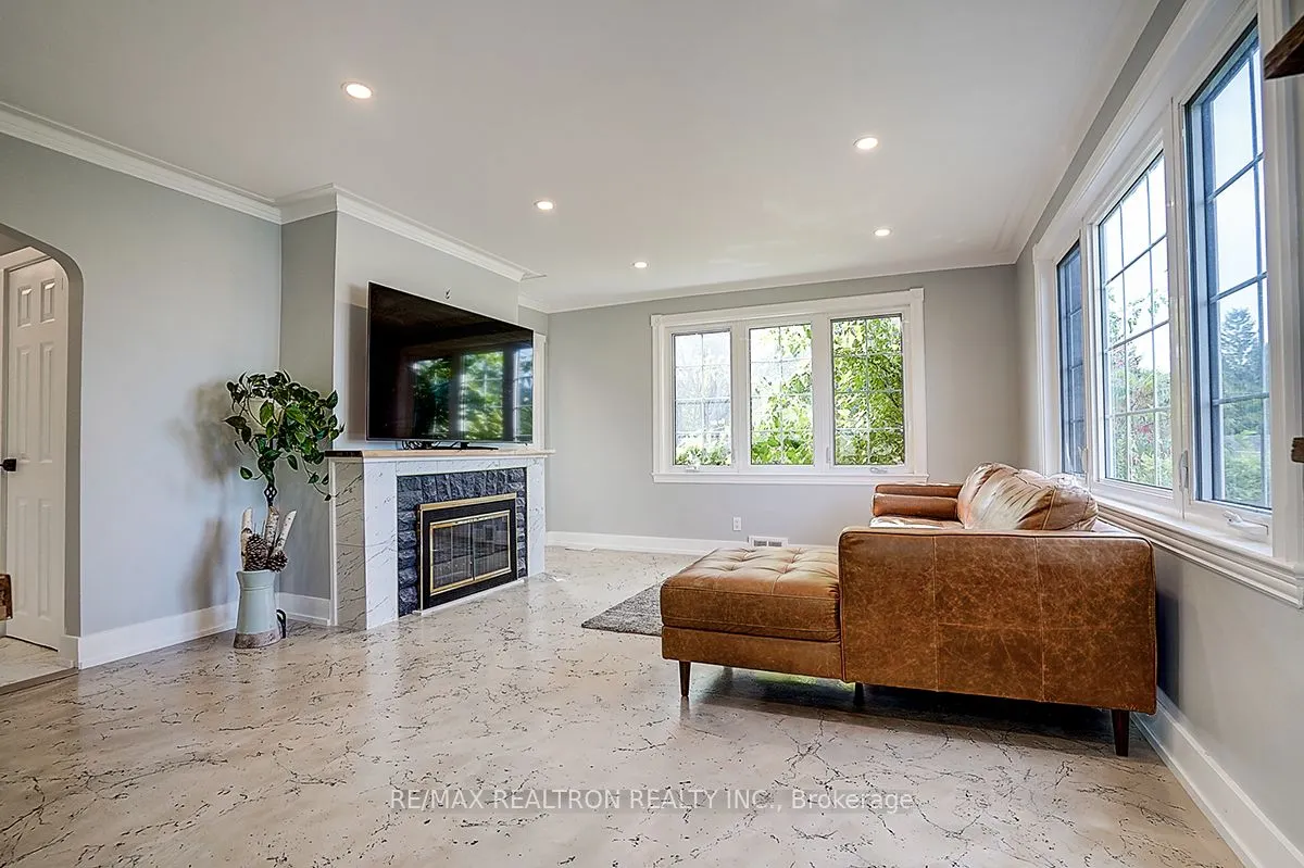 904 Parklane Avenue
