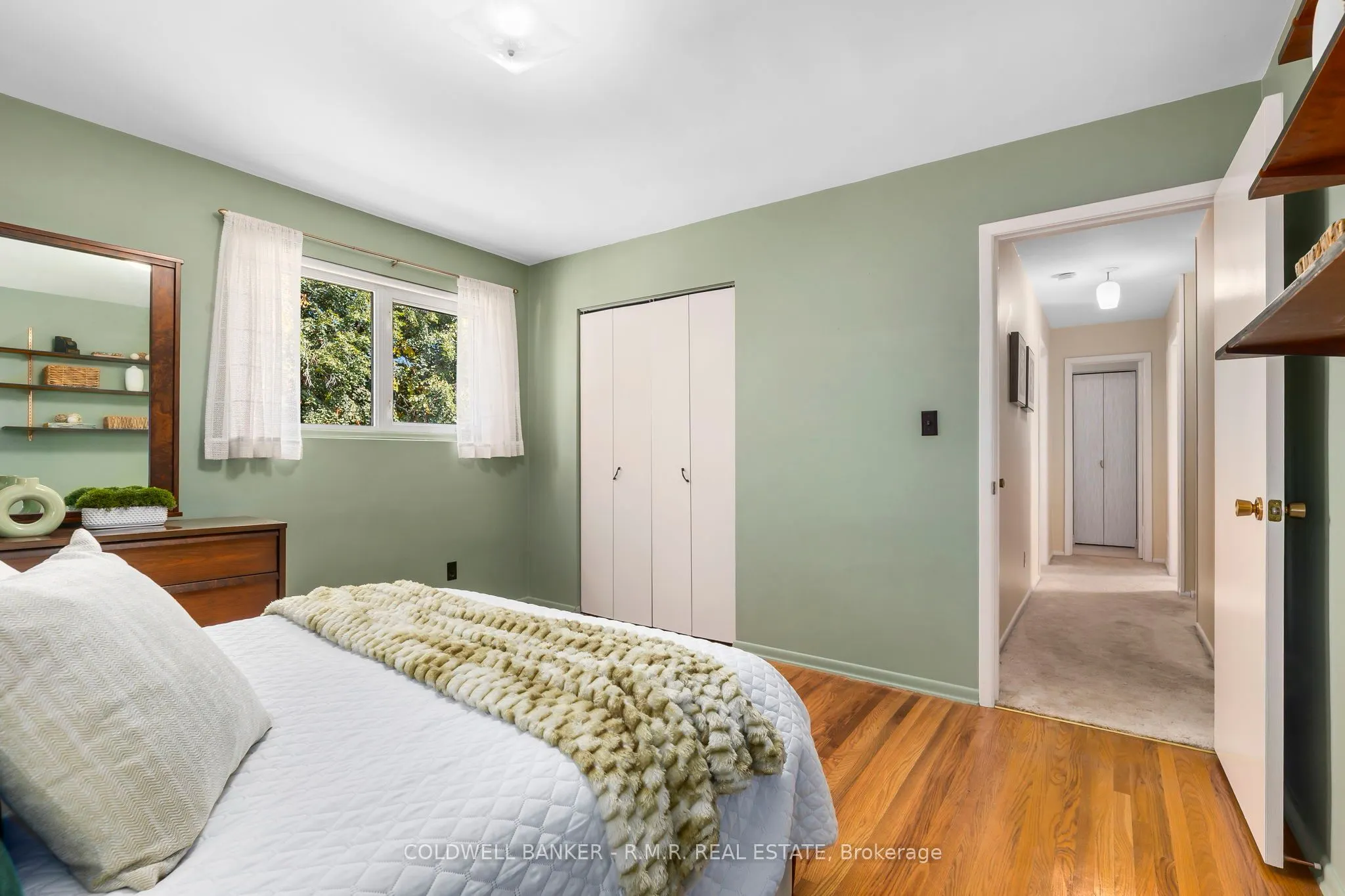 6 Carwin Crescent