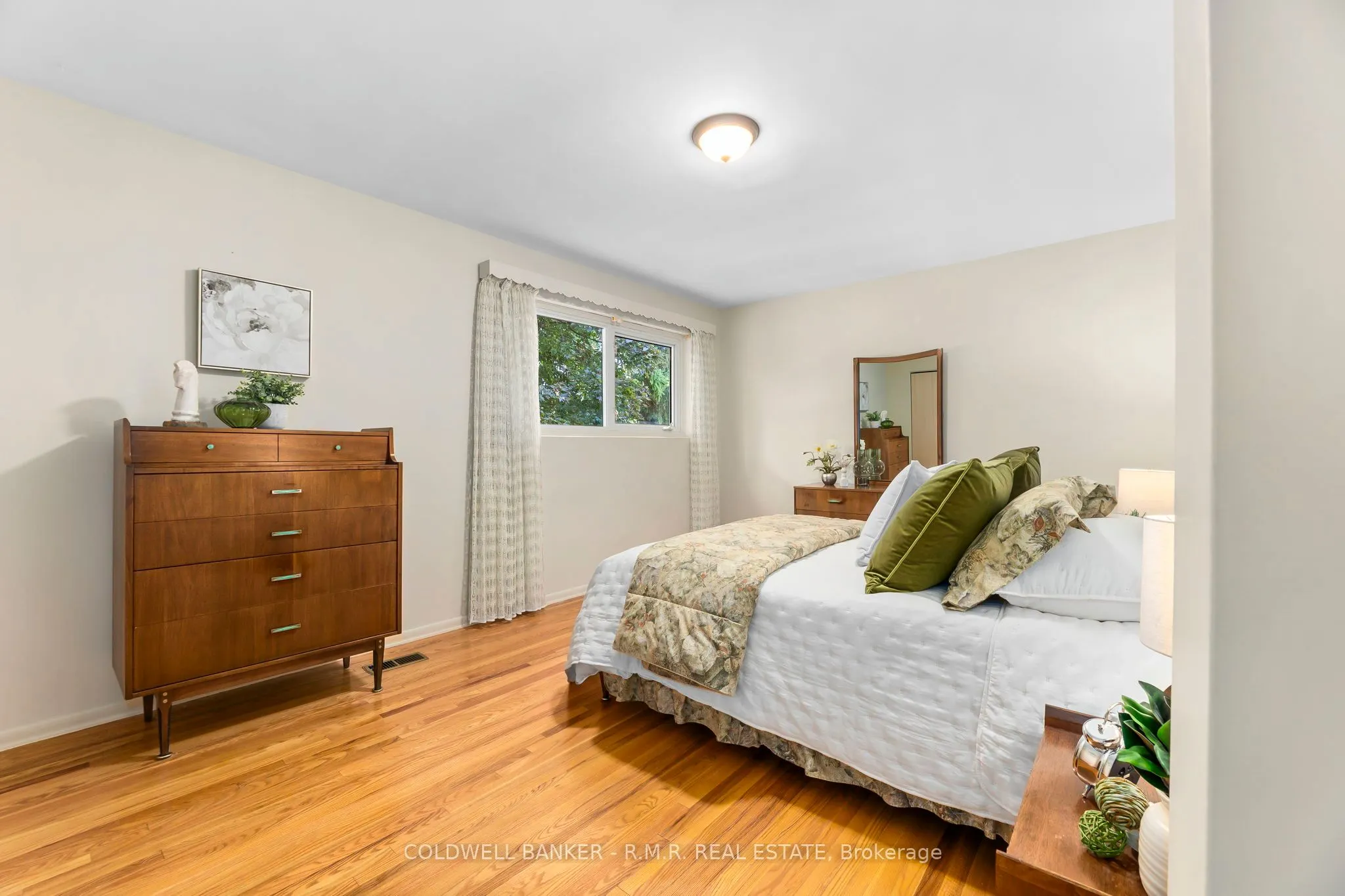 6 Carwin Crescent