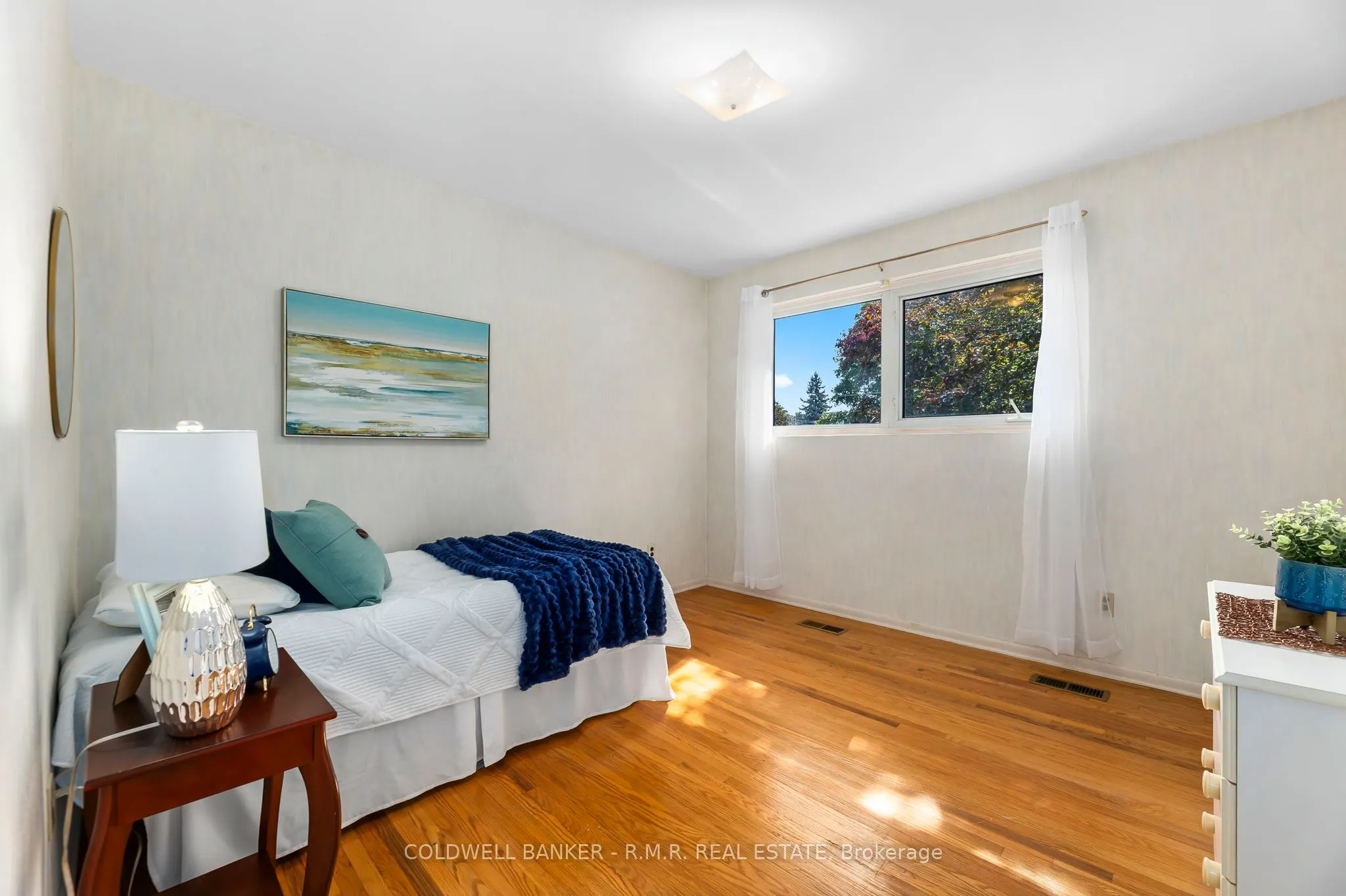 6 Carwin Crescent