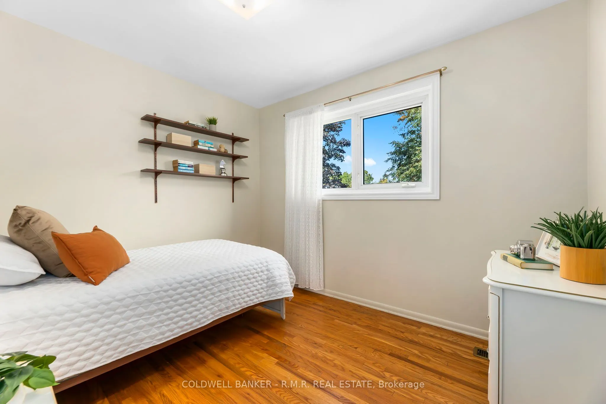 6 Carwin Crescent