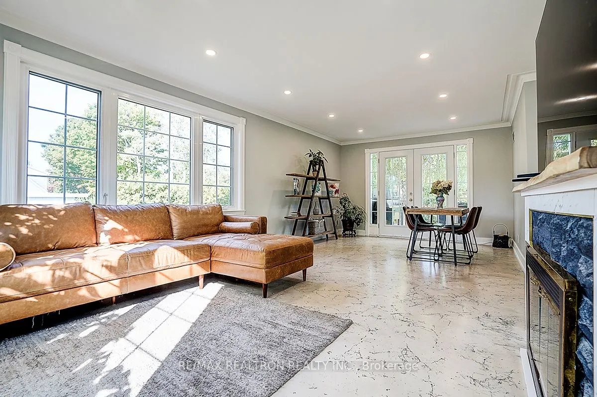 900&904 Parklane Avenue