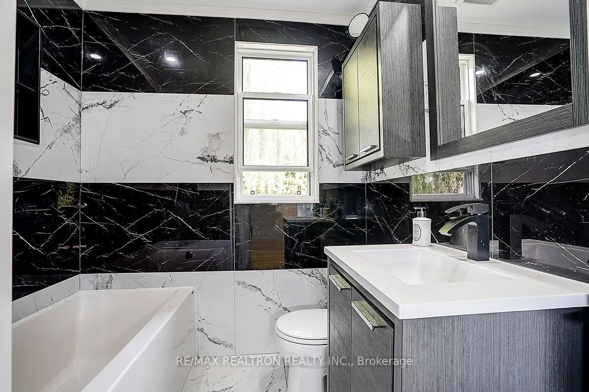 900&904 Parklane Avenue