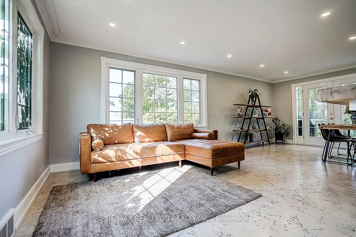 900&904 Parklane Avenue