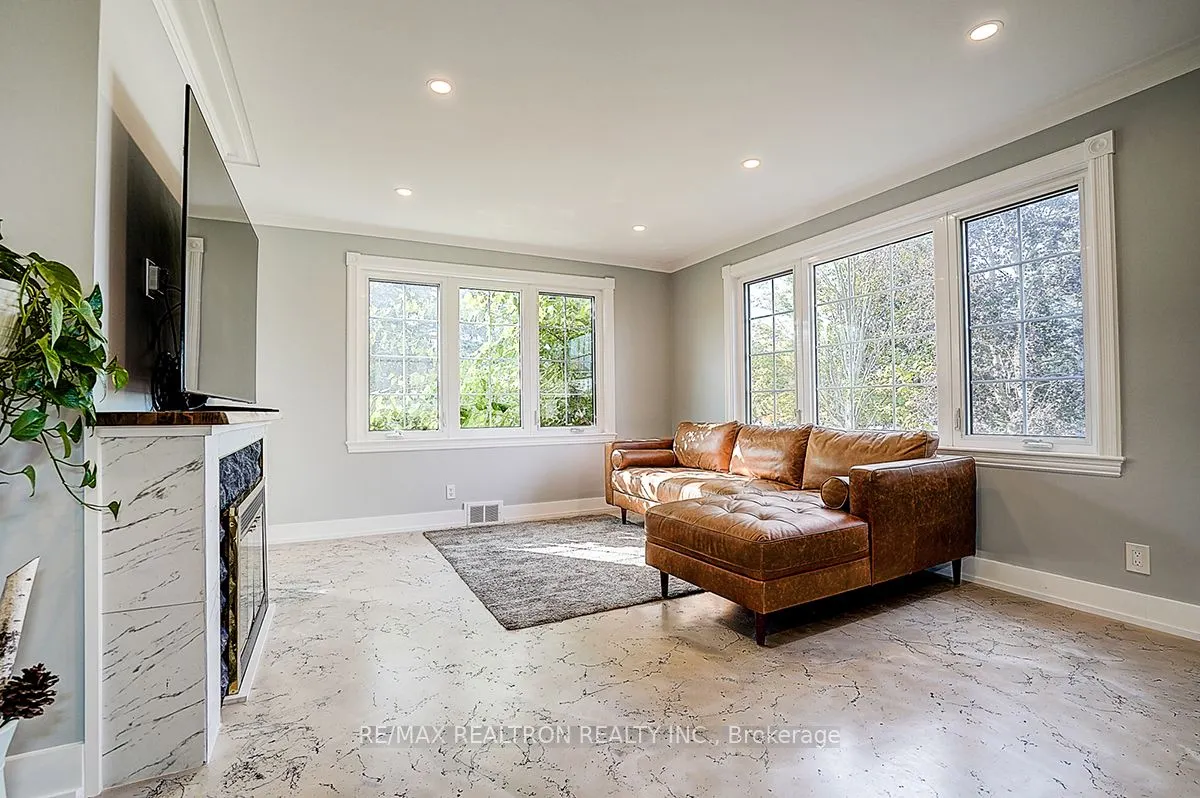 900&904 Parklane Avenue